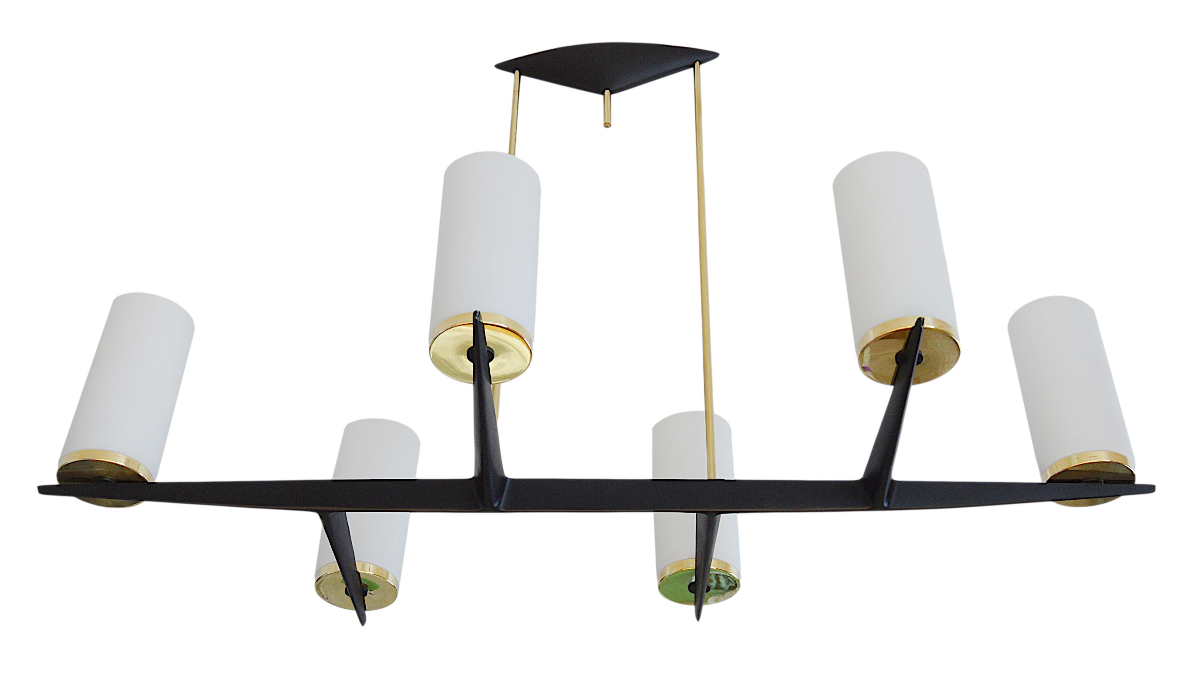 Metà XX secolo Lampadario di classe del Medioevo Arlus, 1950 in vendita