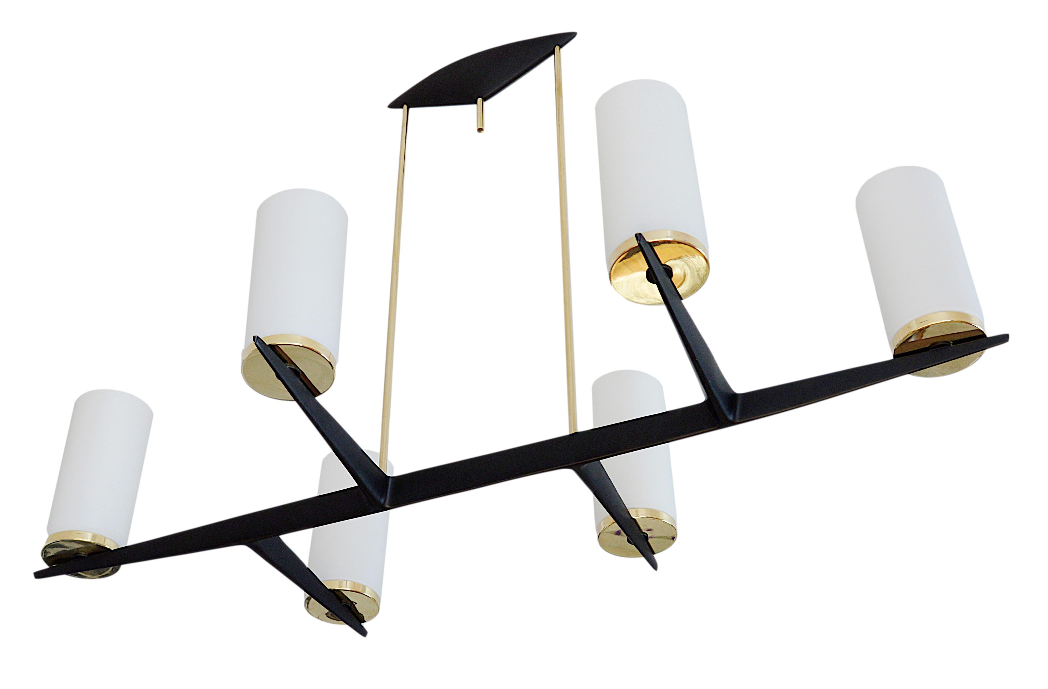 Metallo Lampadario di classe del Medioevo Arlus, 1950 in vendita