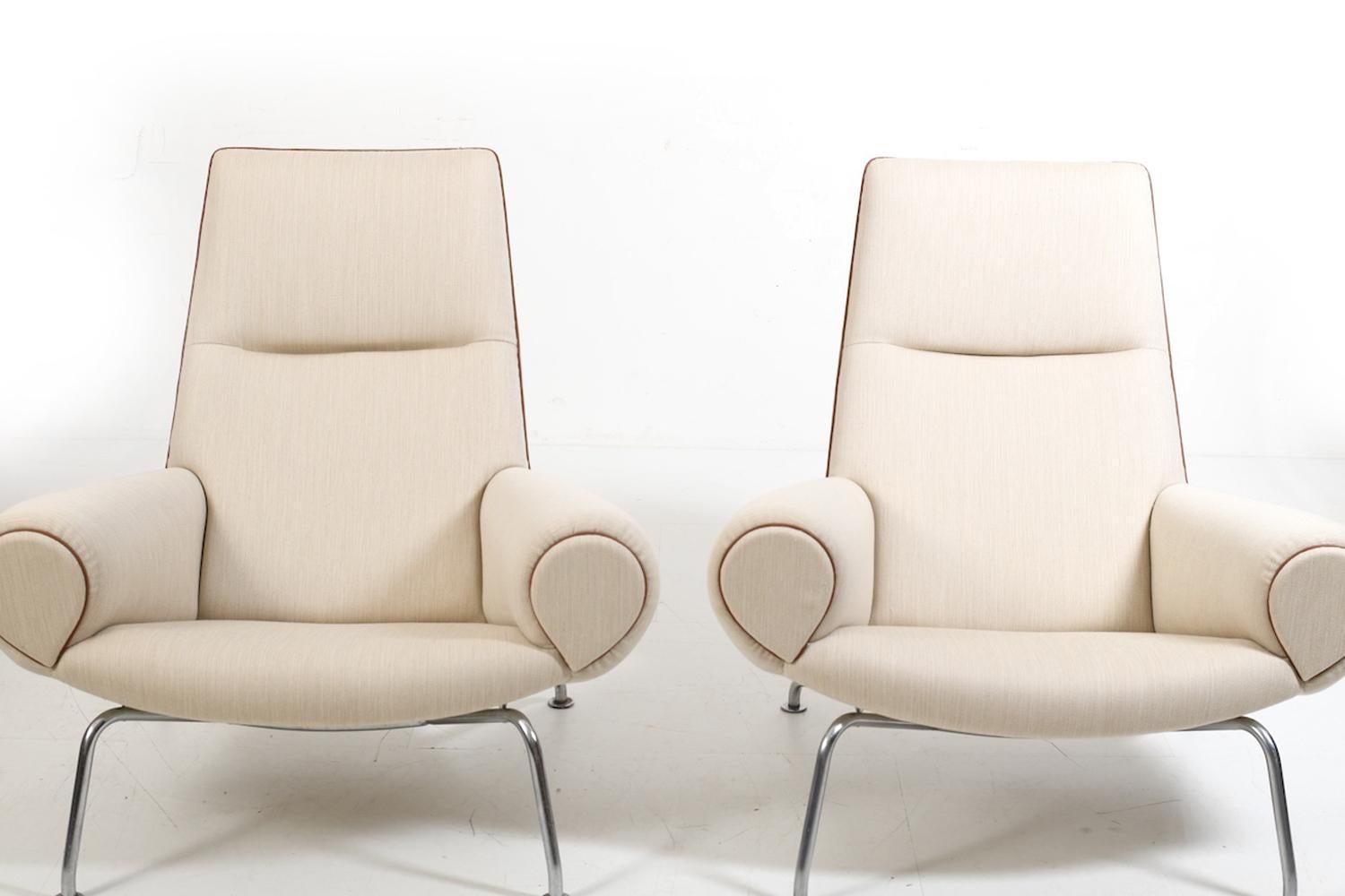 Paar arly Hans Wegner Queen-Stühle von Johannes Hansen, ca. 1960, neu gepolstert, Paar im Angebot 4