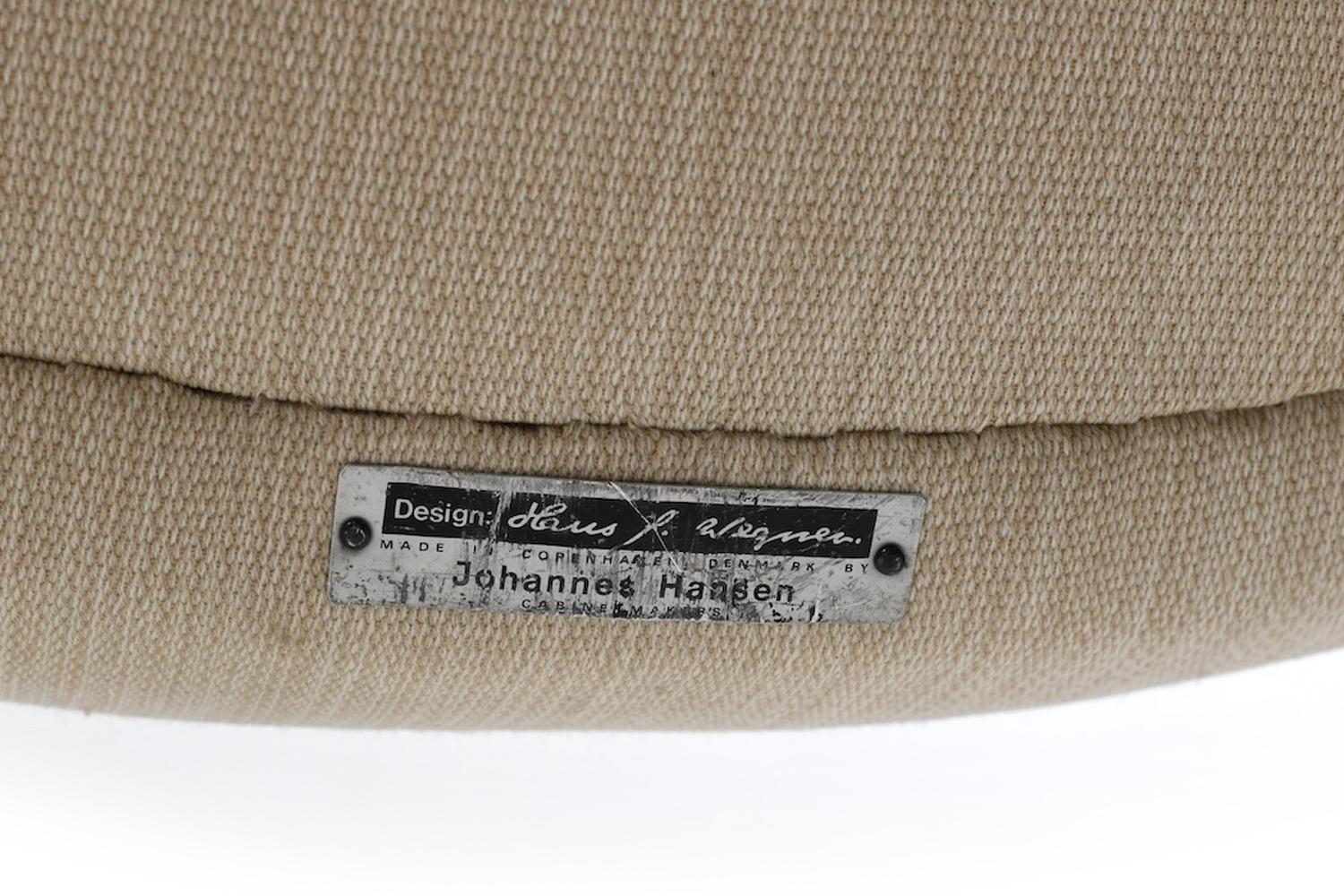 Paar arly Hans Wegner Queen-Stühle von Johannes Hansen, ca. 1960, neu gepolstert, Paar im Angebot 8