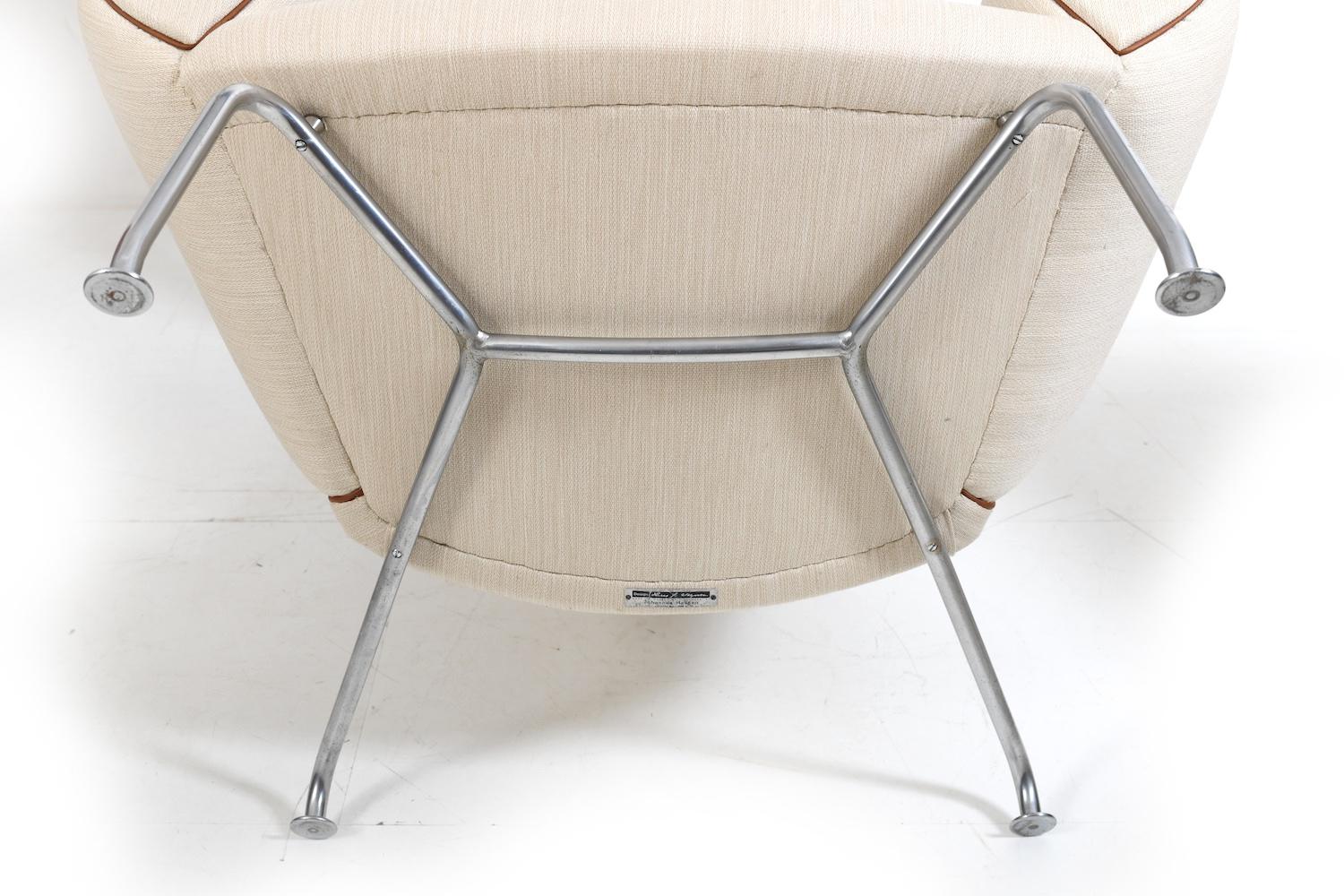 Paar arly Hans Wegner Queen-Stühle von Johannes Hansen, ca. 1960, neu gepolstert, Paar im Angebot 9
