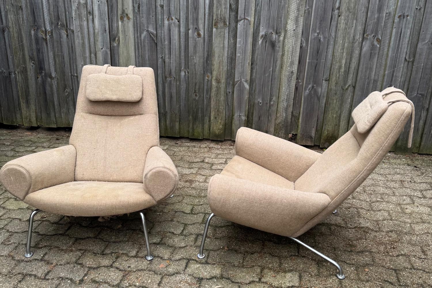 Paar arly Hans Wegner Queen-Stühle von Johannes Hansen, ca. 1960, neu gepolstert, Paar im Angebot 10