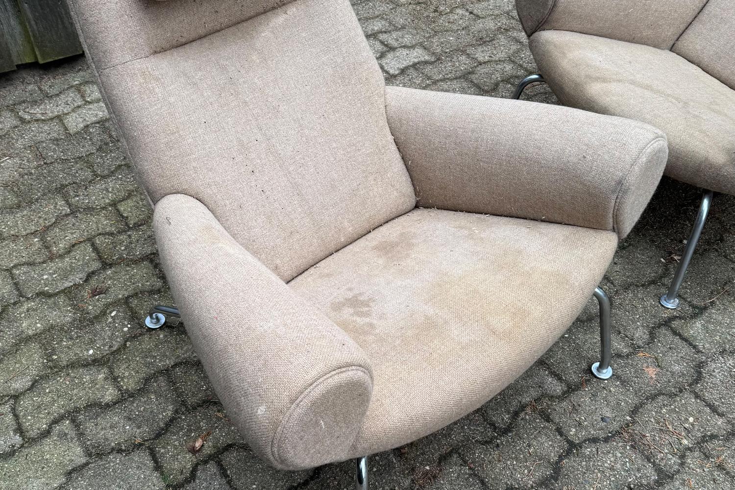 Paar arly Hans Wegner Queen-Stühle von Johannes Hansen, ca. 1960, neu gepolstert, Paar im Angebot 11