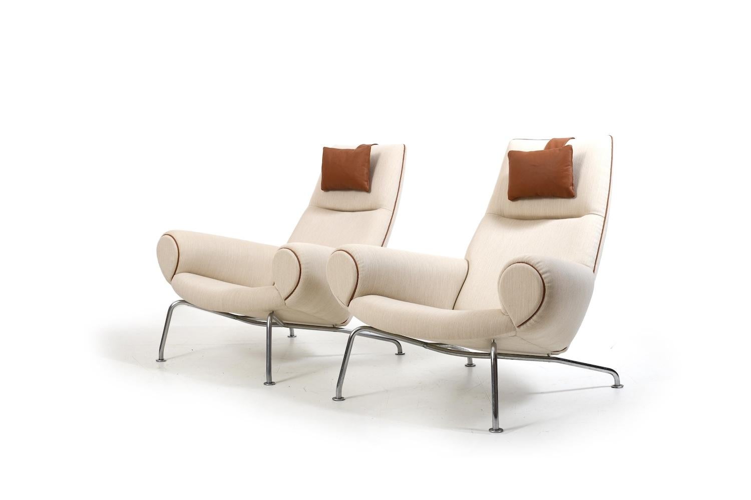 Paar arly Hans Wegner Queen-Stühle von Johannes Hansen, ca. 1960, neu gepolstert, Paar im Zustand „Hervorragend“ im Angebot in Handewitt, DE
