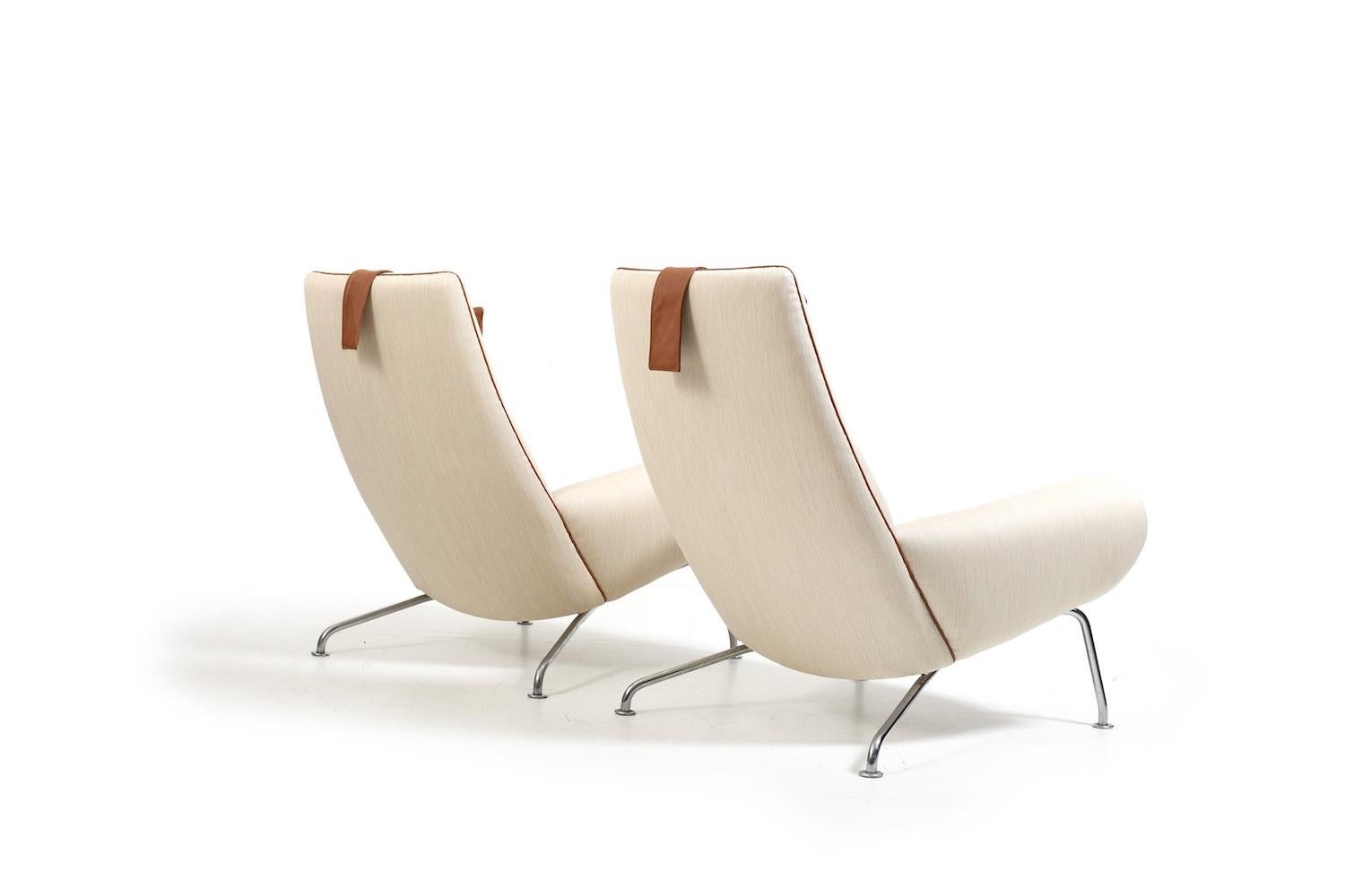 Paar arly Hans Wegner Queen-Stühle von Johannes Hansen, ca. 1960, neu gepolstert, Paar (Edelstahl) im Angebot