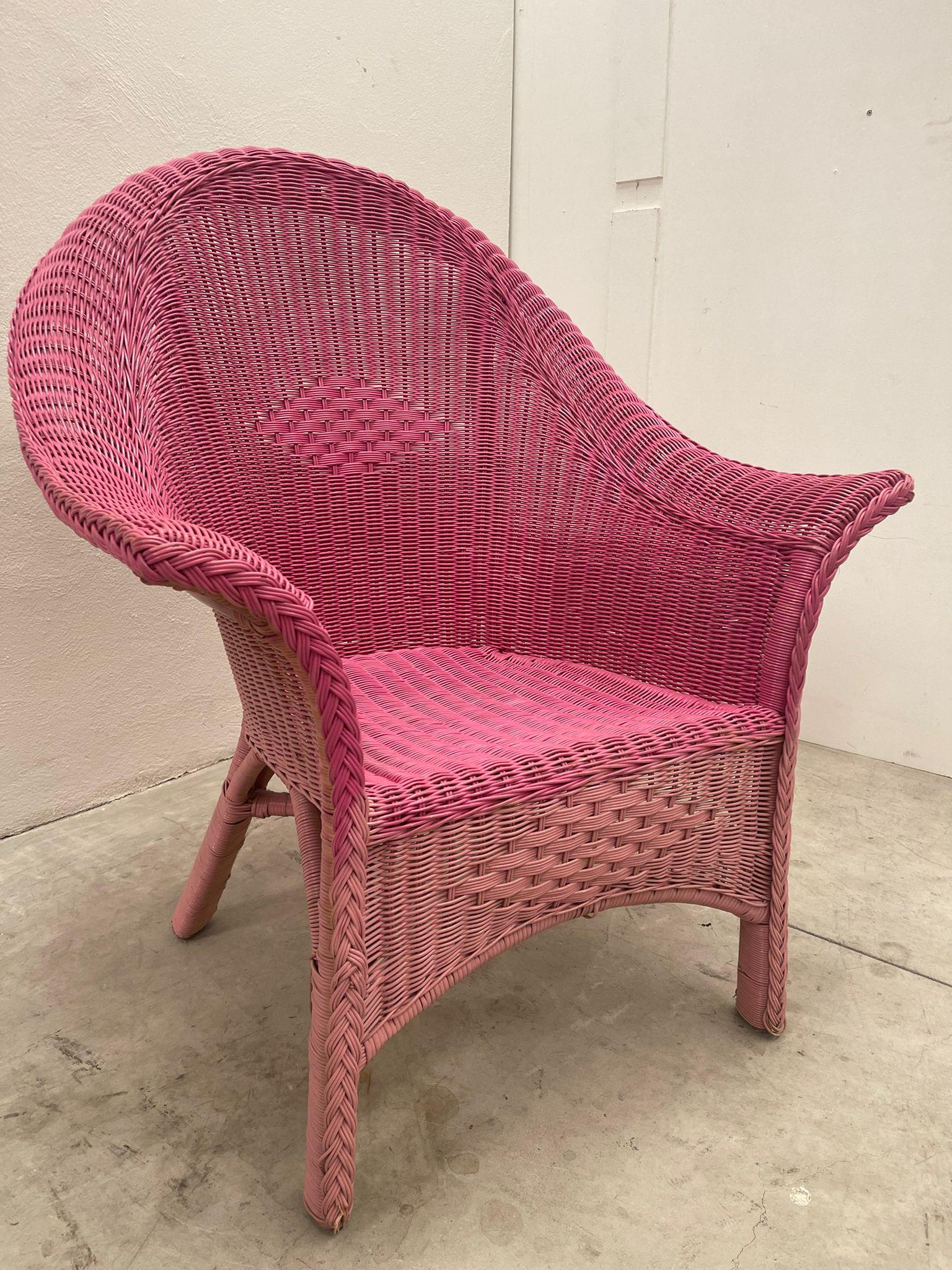 Prestigeträchtiger Outdoor-Stuhl, ideal, um Ihrem Garten einen Hauch von Farbe zu verleihen. 

Artikel wie neu, keine Probleme. 
