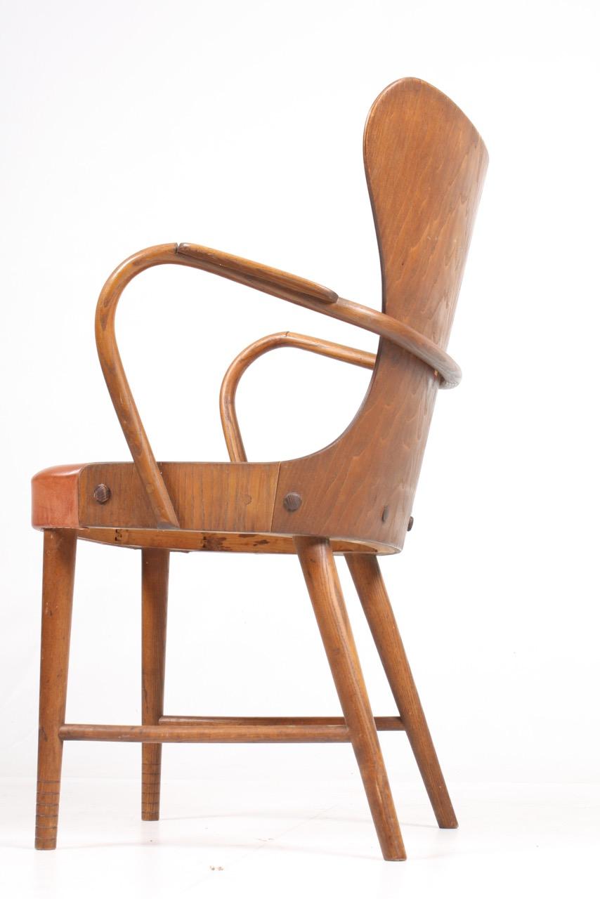 Armchair in Oak and Patinated Leather by Fritz Hansen, 1940s In Good Condition In Lejre, DK