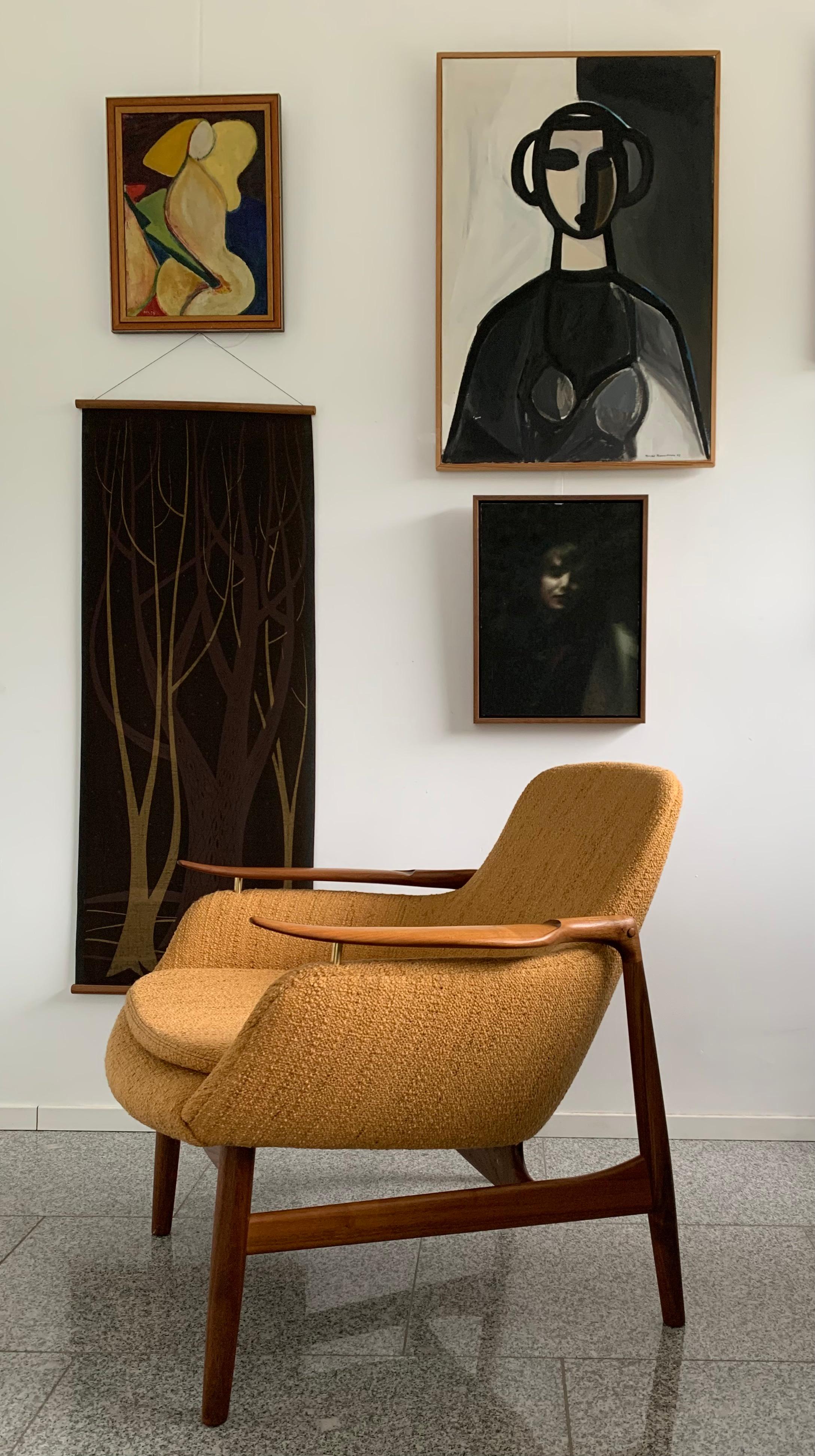 Chair model 53 was originally designed by Finn Juhl in 1953 and is one of the most appreciated designs from his oeuvre. It's an extravagant piece of furniture. It integrates the lightness and elegance of a wooden chair with an upholstered corpus, to