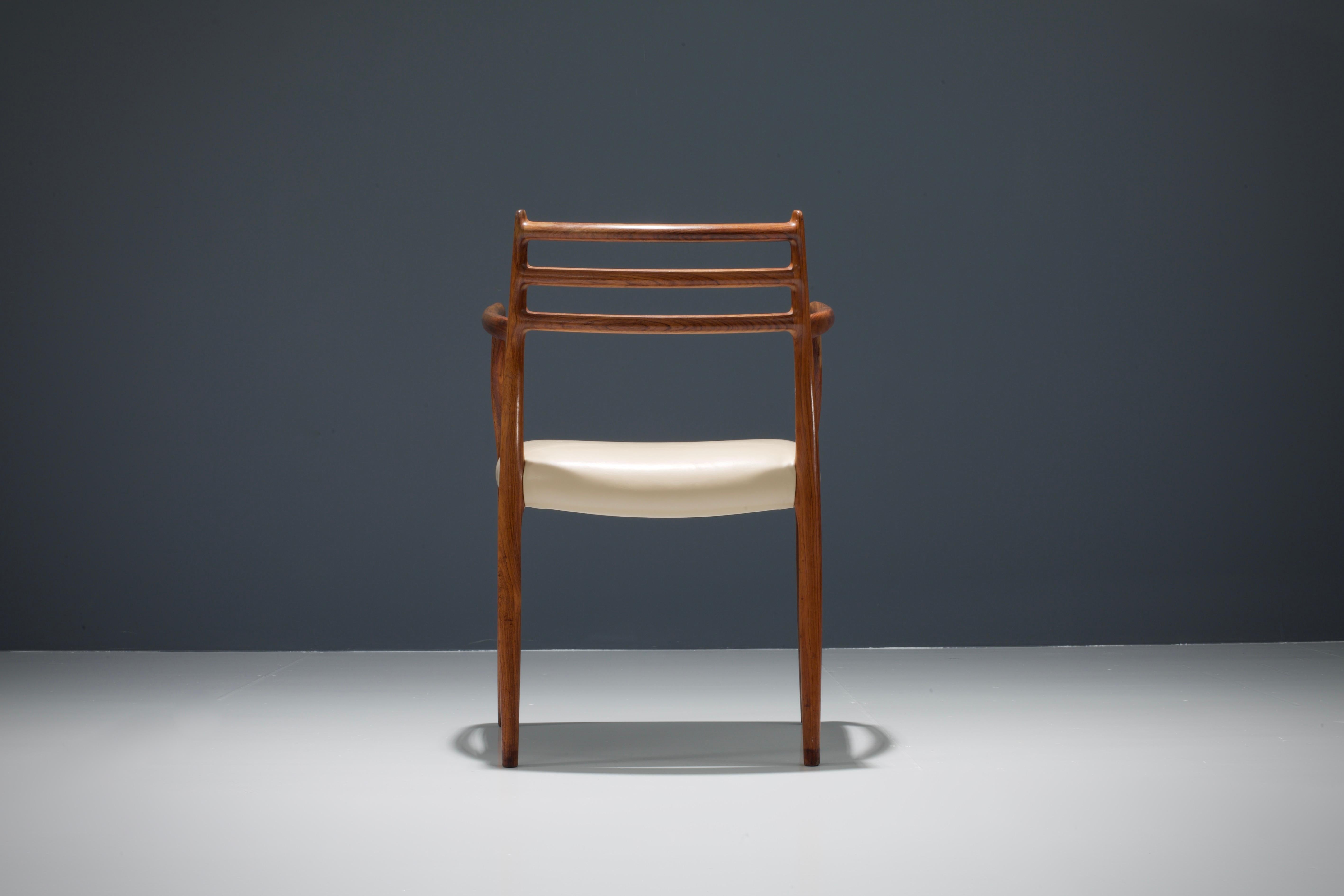 Milieu du XXe siècle Fauteuil modèle 62 en palissandre par Niels Otto Møller, Danemark, 1962 en vente