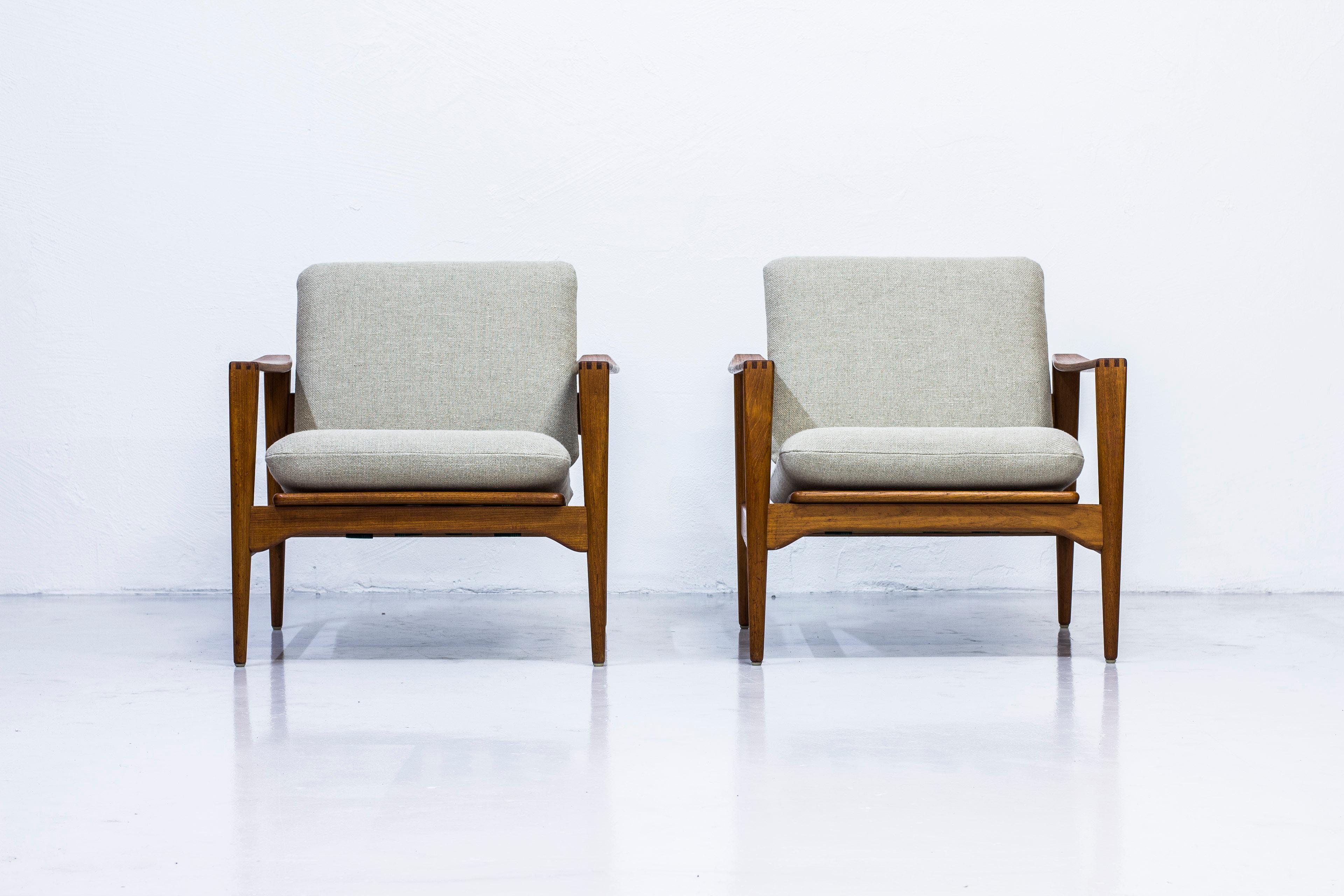 Pair of easy chairs model 