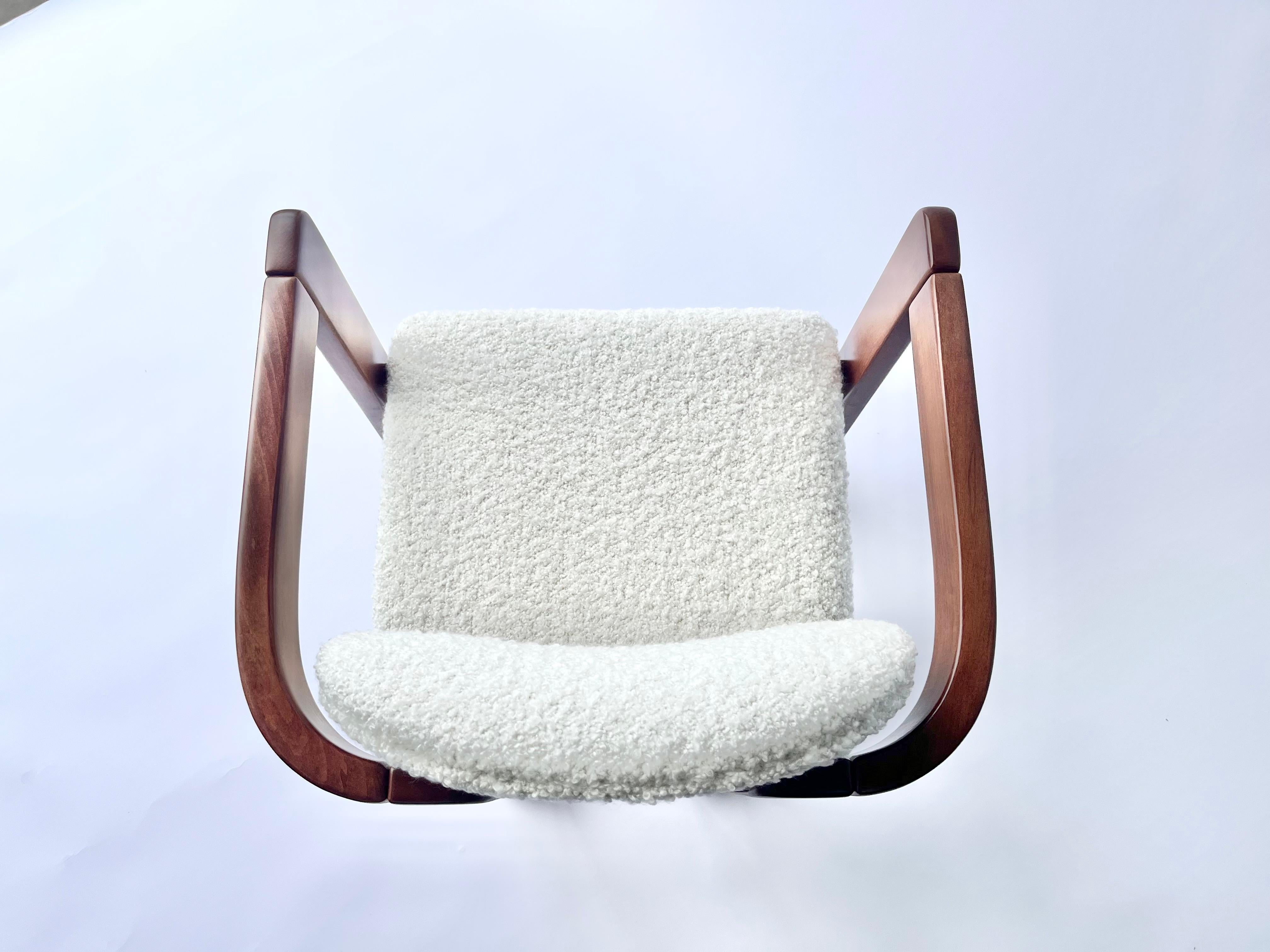 Mid-Century moderno Arm Chairs in the style of Tobia Scarpa, Kravet Ivory Boucle, 1970s in vendita