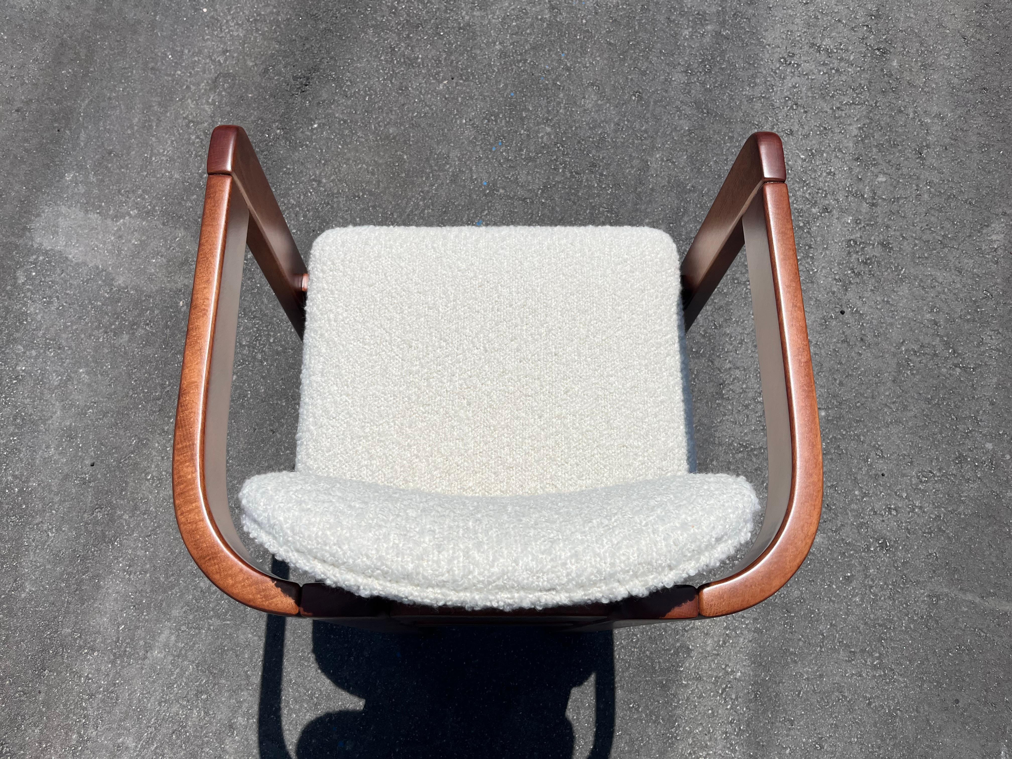 Sessel im Stil von Tobia Scarpa, Kravet Ivory Boucle, 1970er Jahre (Ende des 20. Jahrhunderts) im Angebot