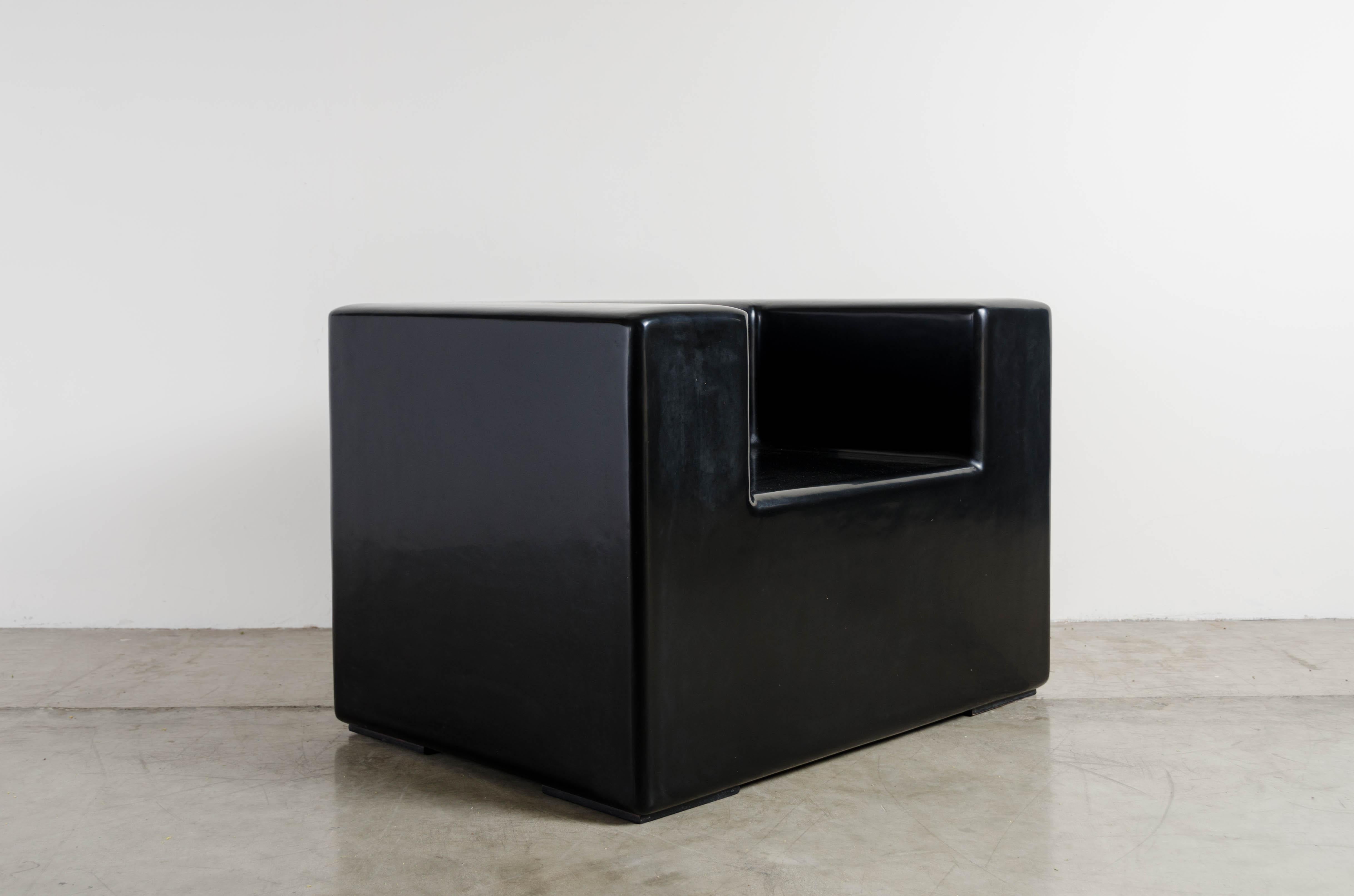 Fauteuil à accoudoirs, laque noire de Robert Kuo, fait à la main, édition limitée Neuf - En vente à Los Angeles, CA