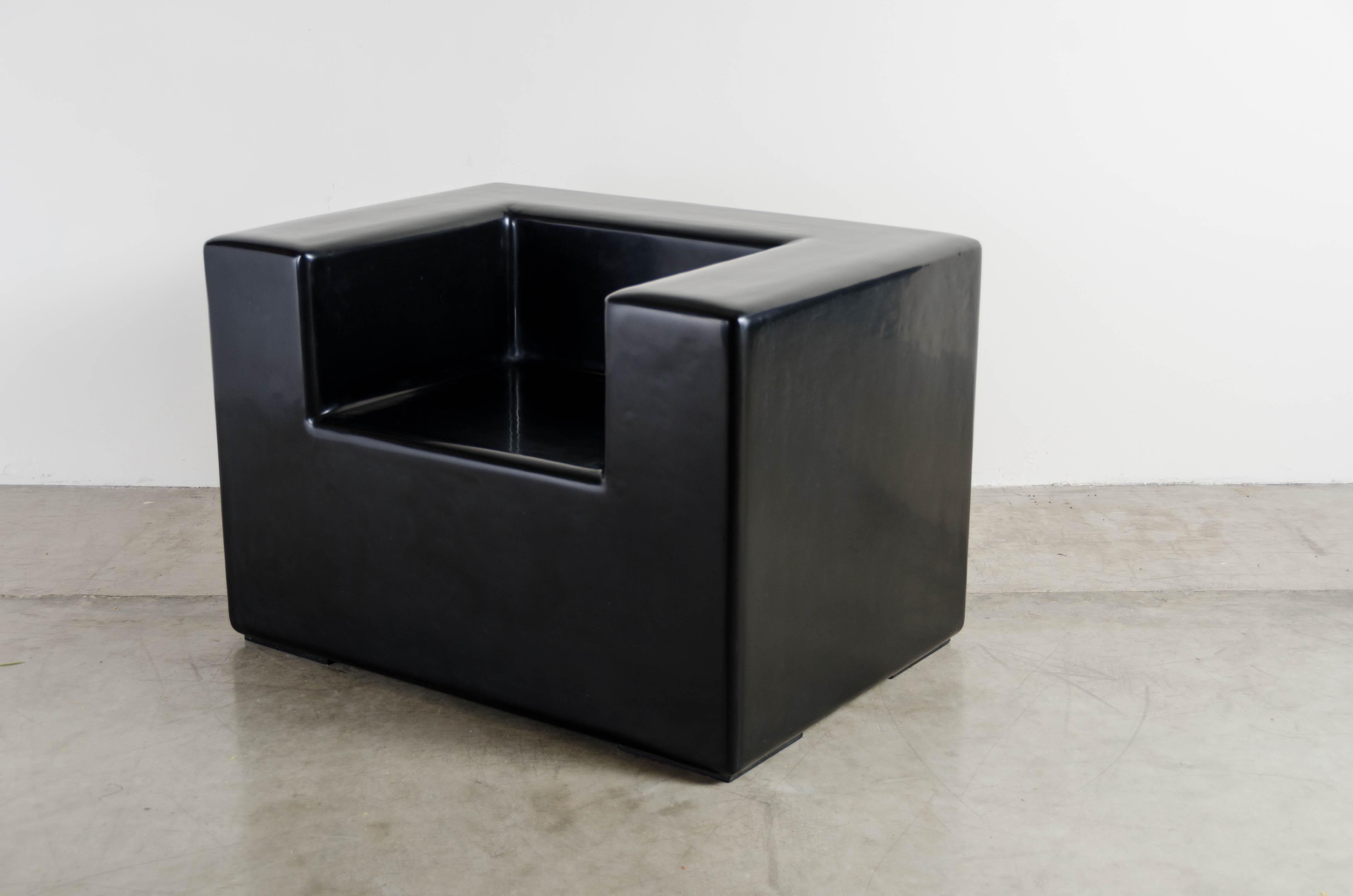 XXIe siècle et contemporain Fauteuil à accoudoirs, laque noire de Robert Kuo, fait à la main, édition limitée en vente