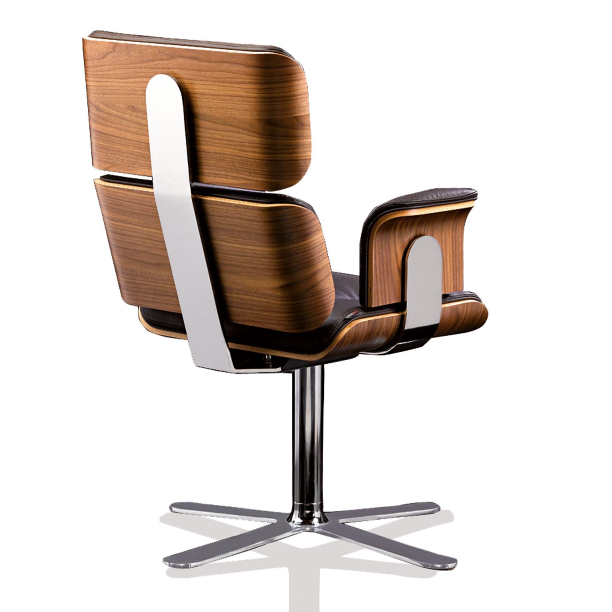 Well-balanced and superbly built, this office armchair of the Armadillo line is an exclusive design by Rainer Bachshmid available also without armrests and in the high back lounge version. Featuring a 4-star steel chrome base with a seat-return