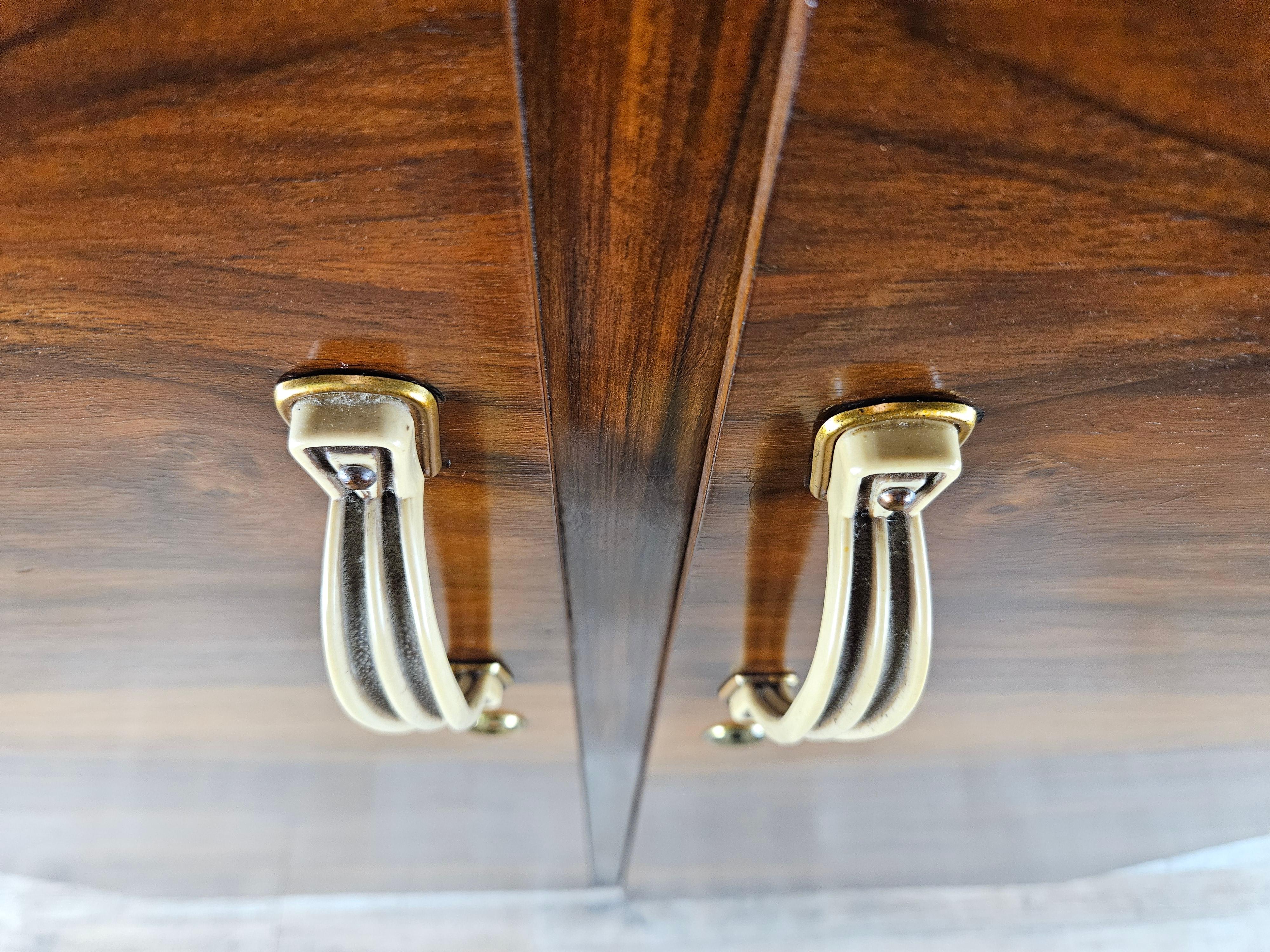 Zweitüriger Art-Deco-Schrank in Nussbaumwurzel  im Angebot 6