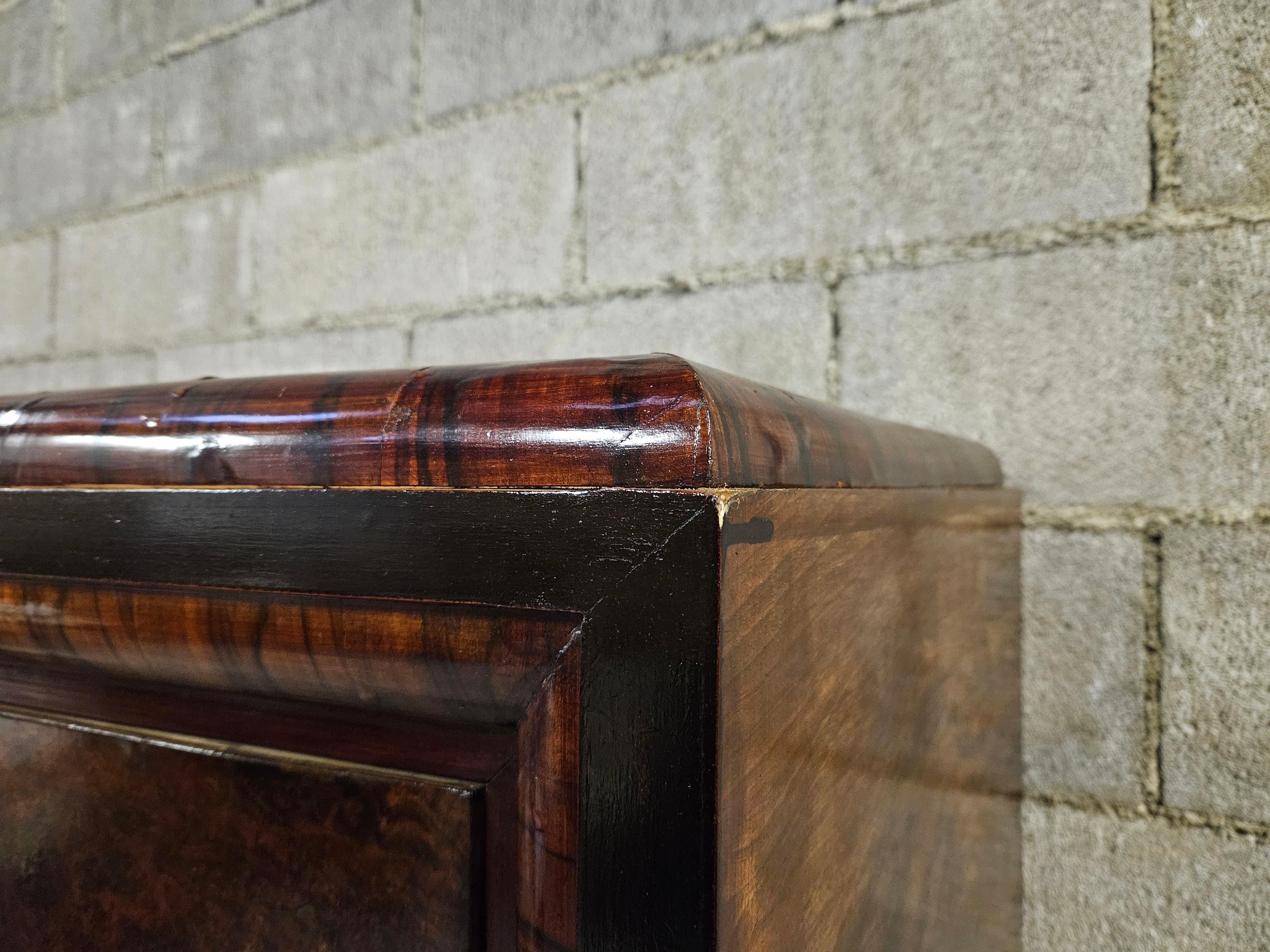 Brass Art Deco cabinet in mahogany burl, ebony and mirror 20th century For Sale