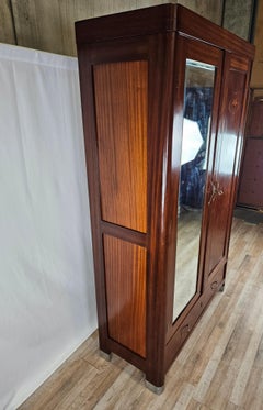 Zweitüriger Jugendstil-Kleiderschrank mit Spiegel 20. Jahrhundert