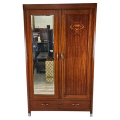 Armoire Art Nouveau à deux portes avec miroir 20e siècle