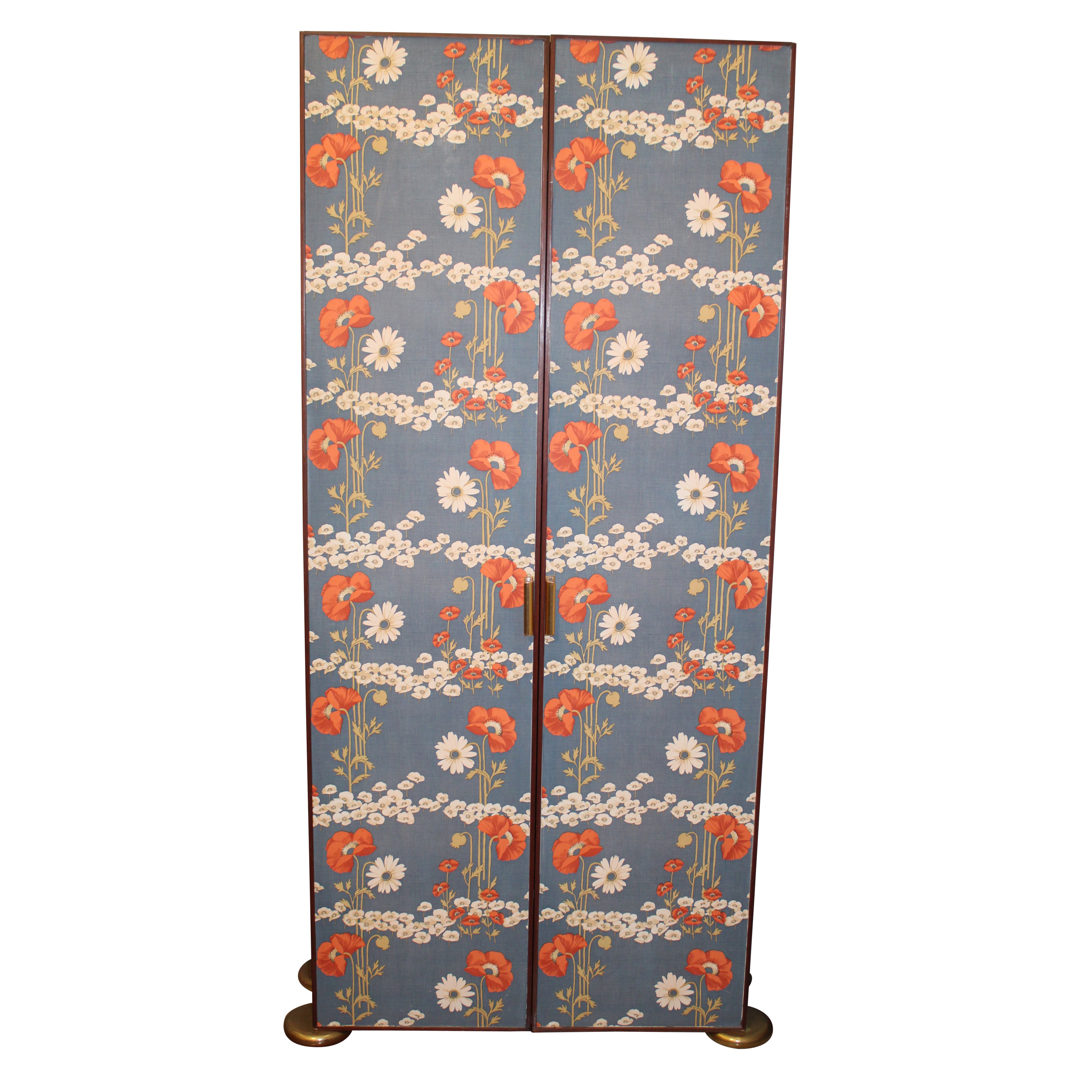 Armoire à papier florale Pieds en laiton Italie années 1960 Gain de place en laque bleue en vente
