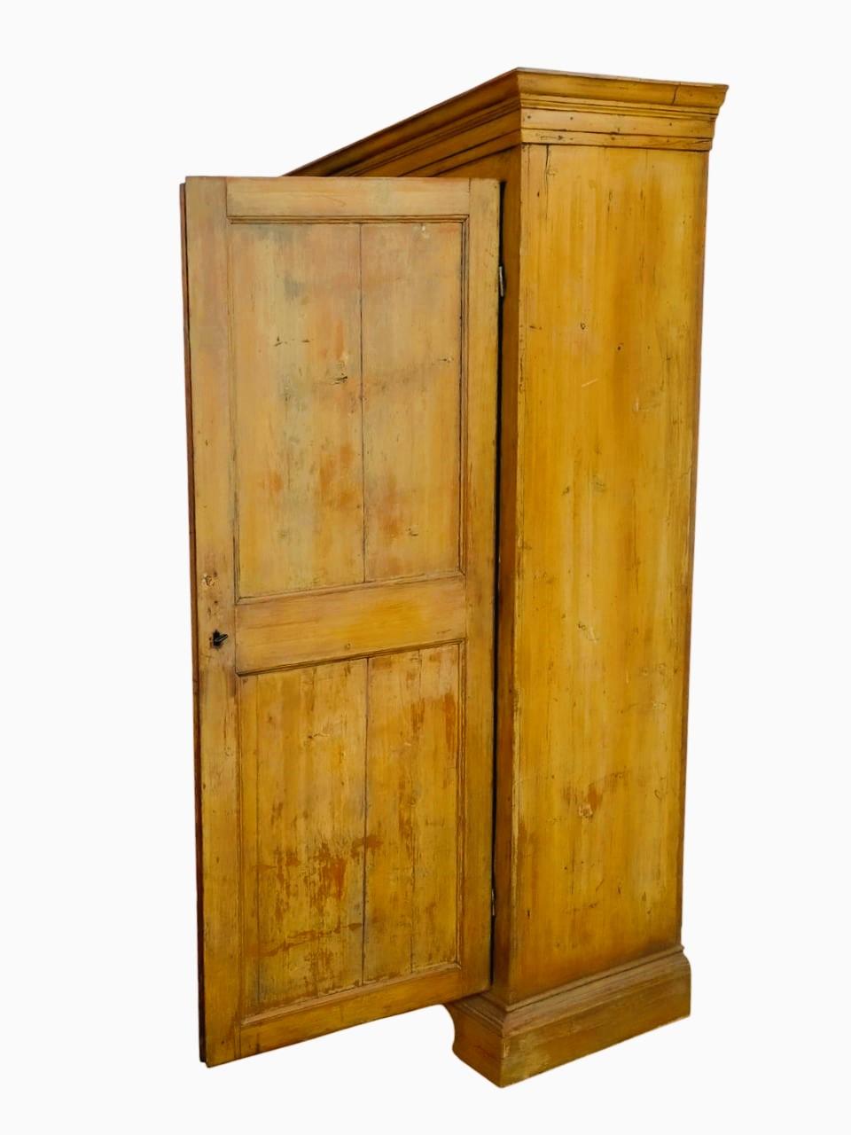 Lackierter Louis XVI-Schrank Schrank  18. Jahrhundert (Italian) im Angebot