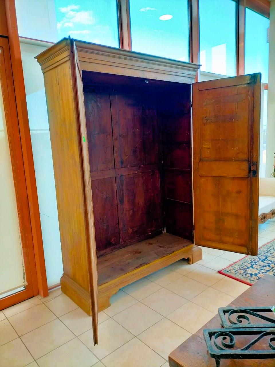 Lackierter Louis XVI-Schrank Schrank  18. Jahrhundert (Tannenholz) im Angebot