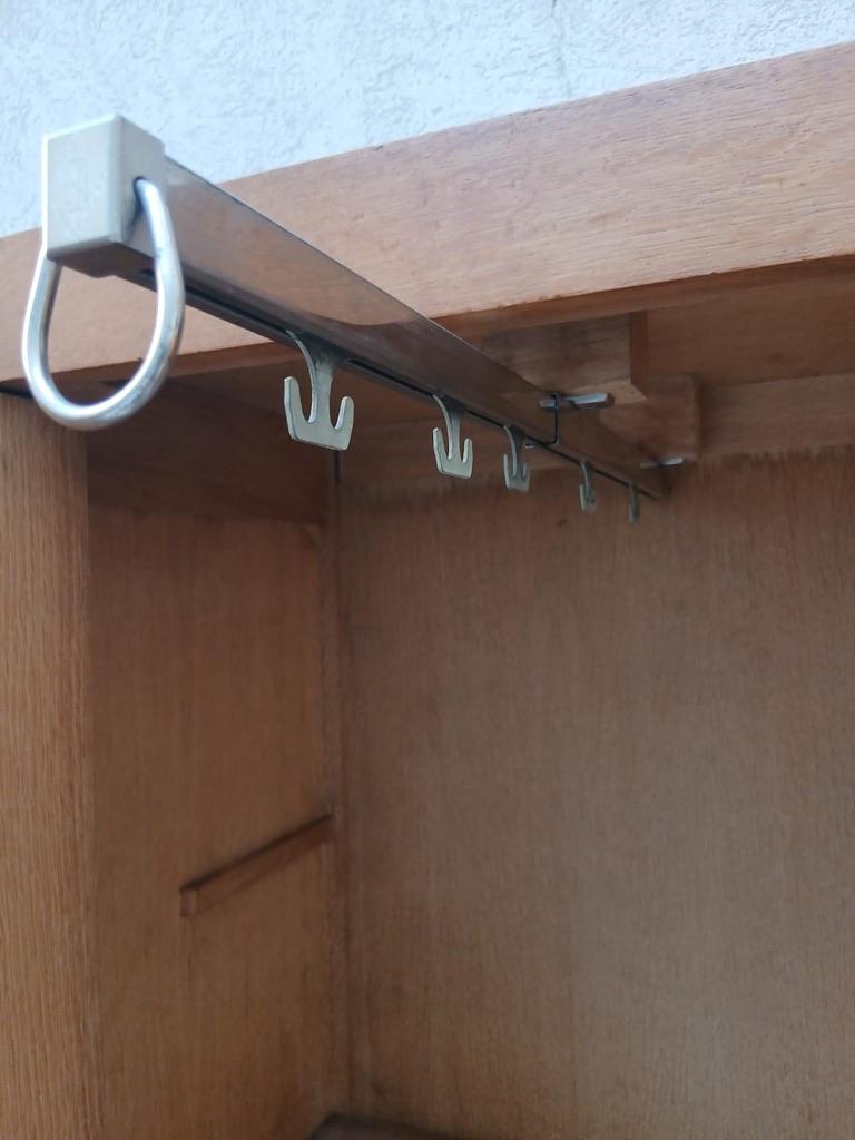 Garderobe von Guillerme et Chambron, Frankreich, 1950er Jahre im Angebot 6