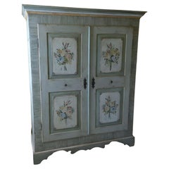 Armoire en sapin peinte