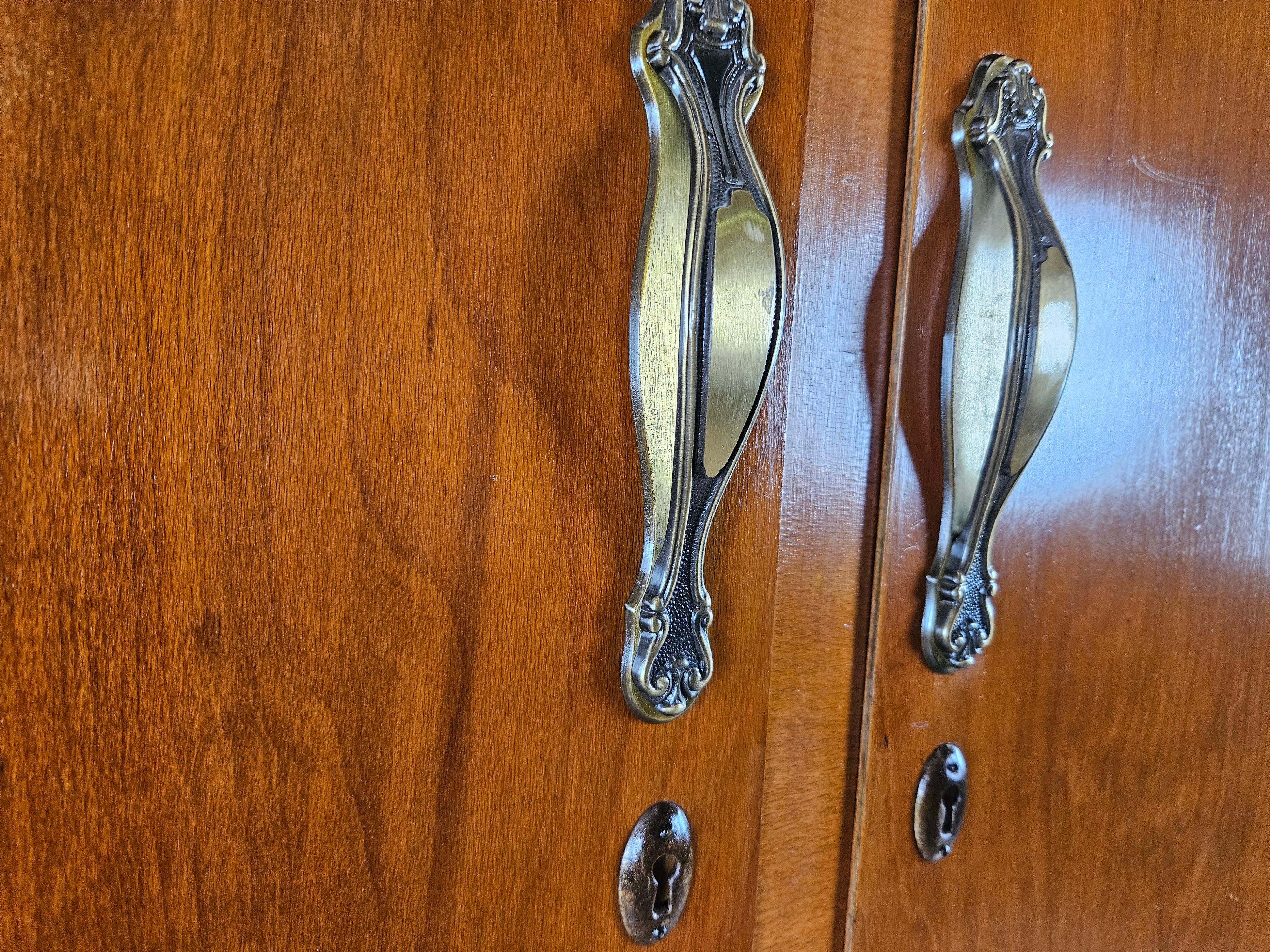 Two-door walnut closet with brass handles 20th century For Sale 4