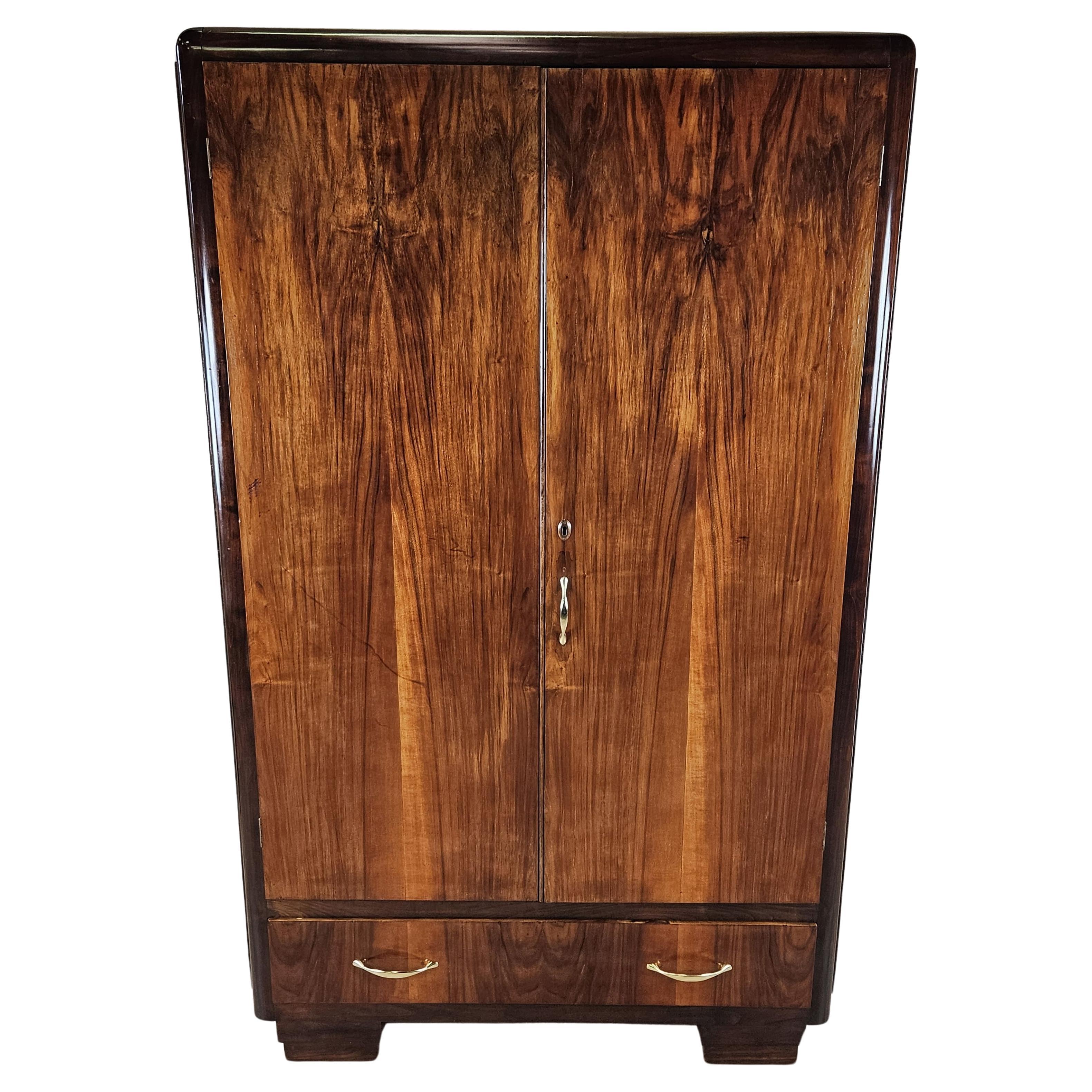 Two-door walnut burl cabinet from the Art Deco era 20th century For Sale