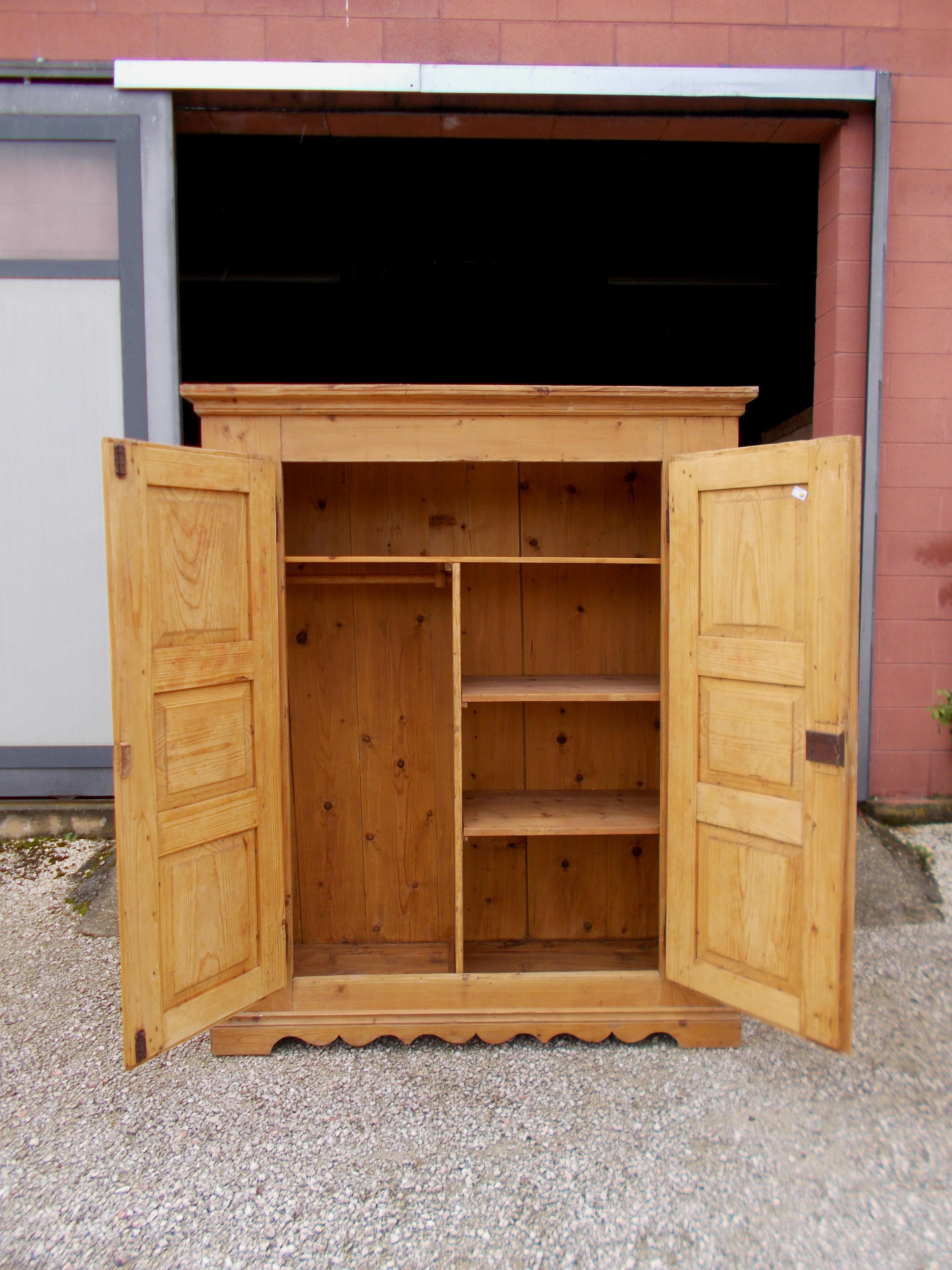 Spruce cabinet In Excellent Condition For Sale In Casaleone, IT
