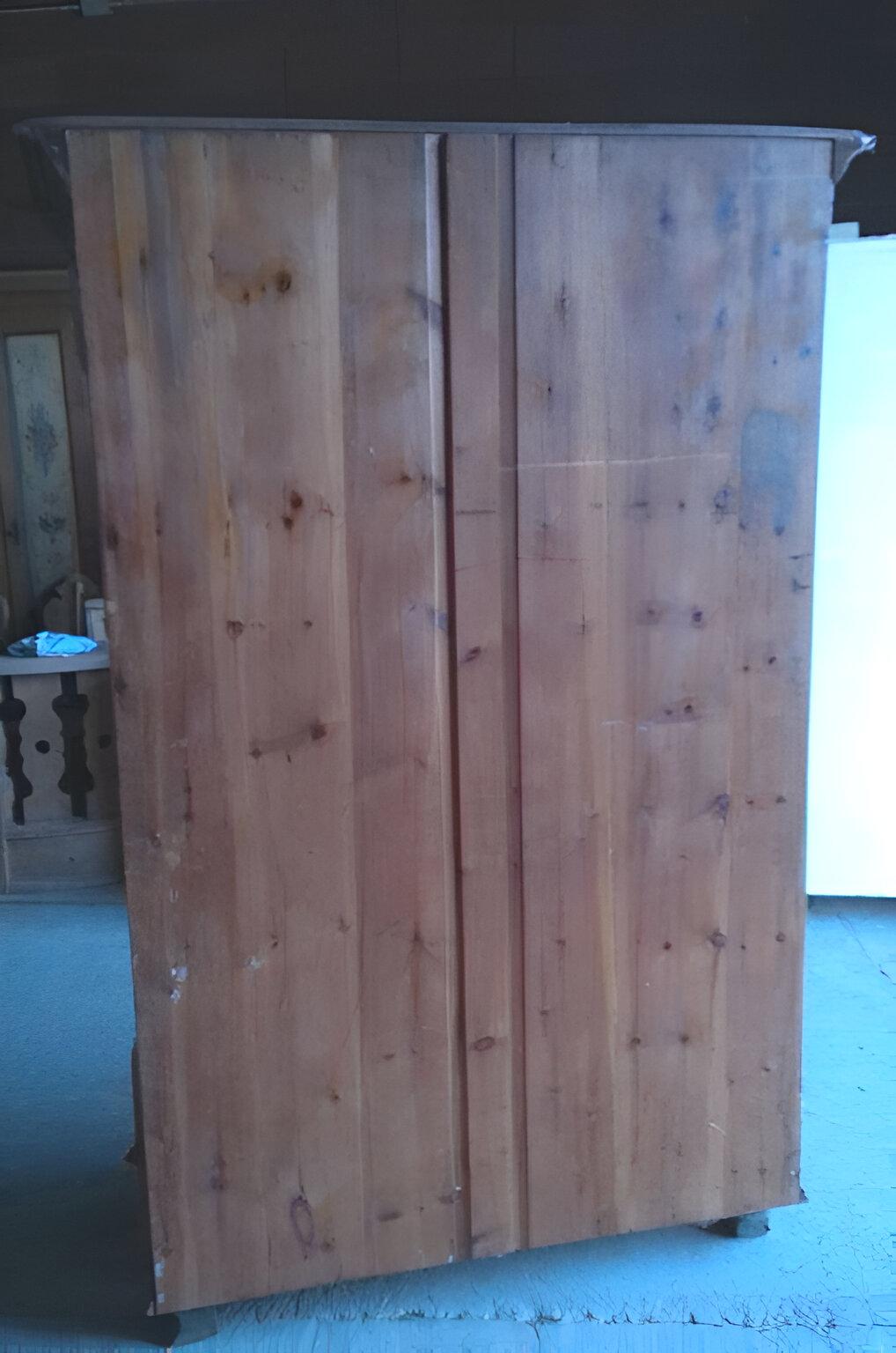 South Tyrolean stone pine closet In Excellent Condition For Sale In Casaleone, IT