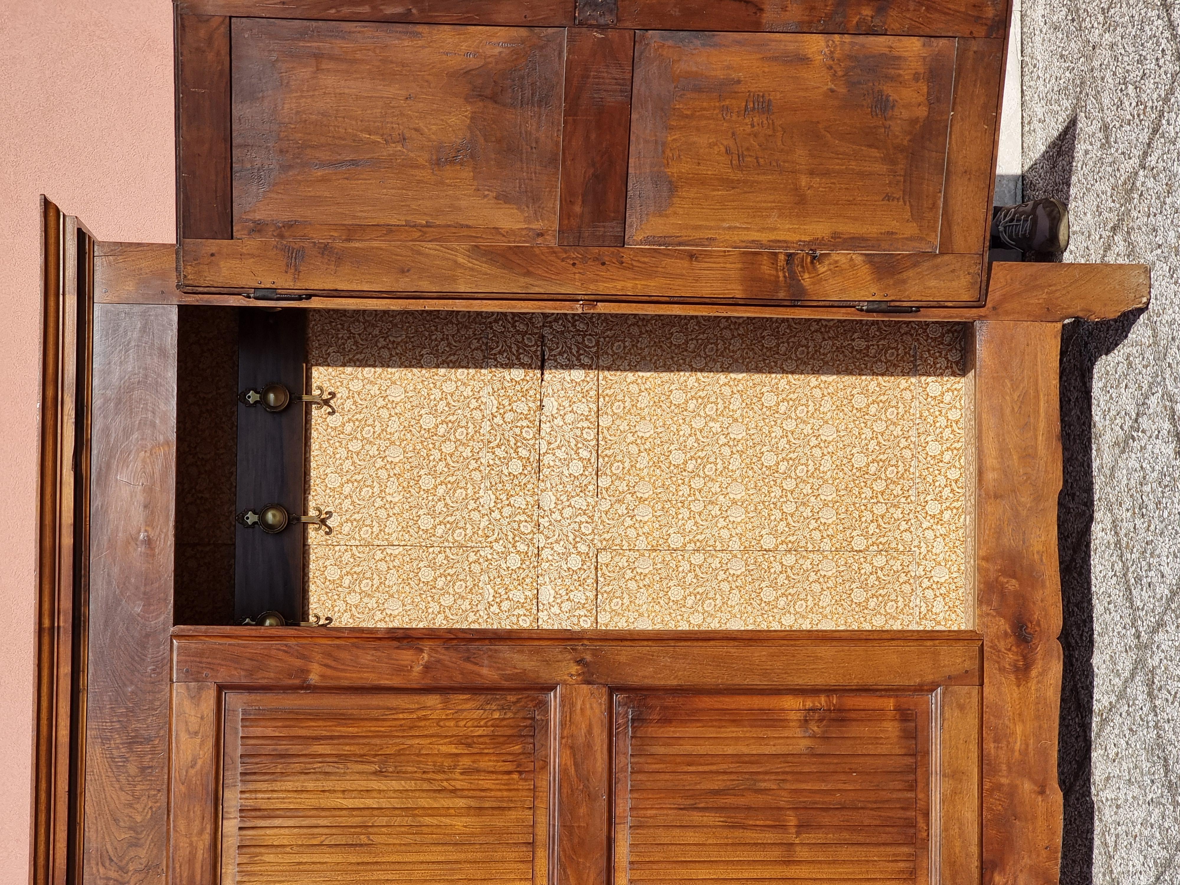 Solid Piedmontese solid walnut cabinet, datable to the late 18th century (ca. 1780-1790). Beautifully crafted cabinet, characterized by doors with elegant vertical fluted paneling, typical of the late 18th-century rural Piedmont tradition.

The