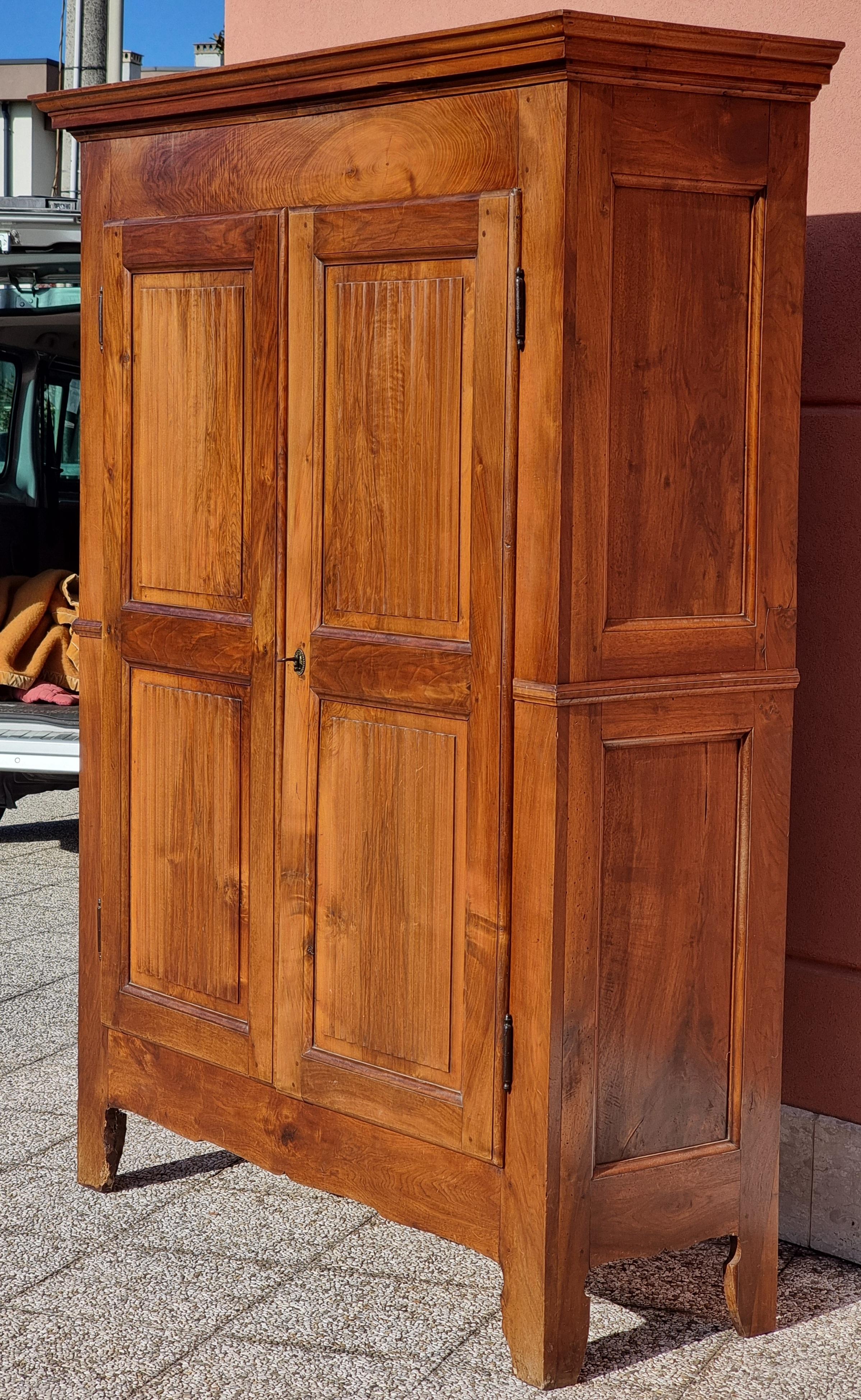 18th Century and Earlier Piedmontese walnut cabinet with fluted doors, late 18th century For Sale