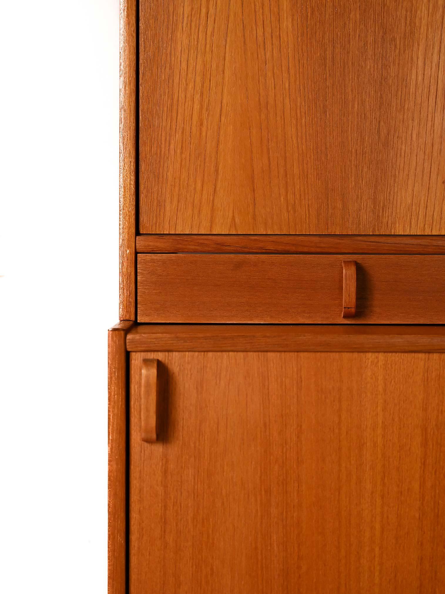 Scandinavian teak closet with sliding doors - Bodafors For Sale 2