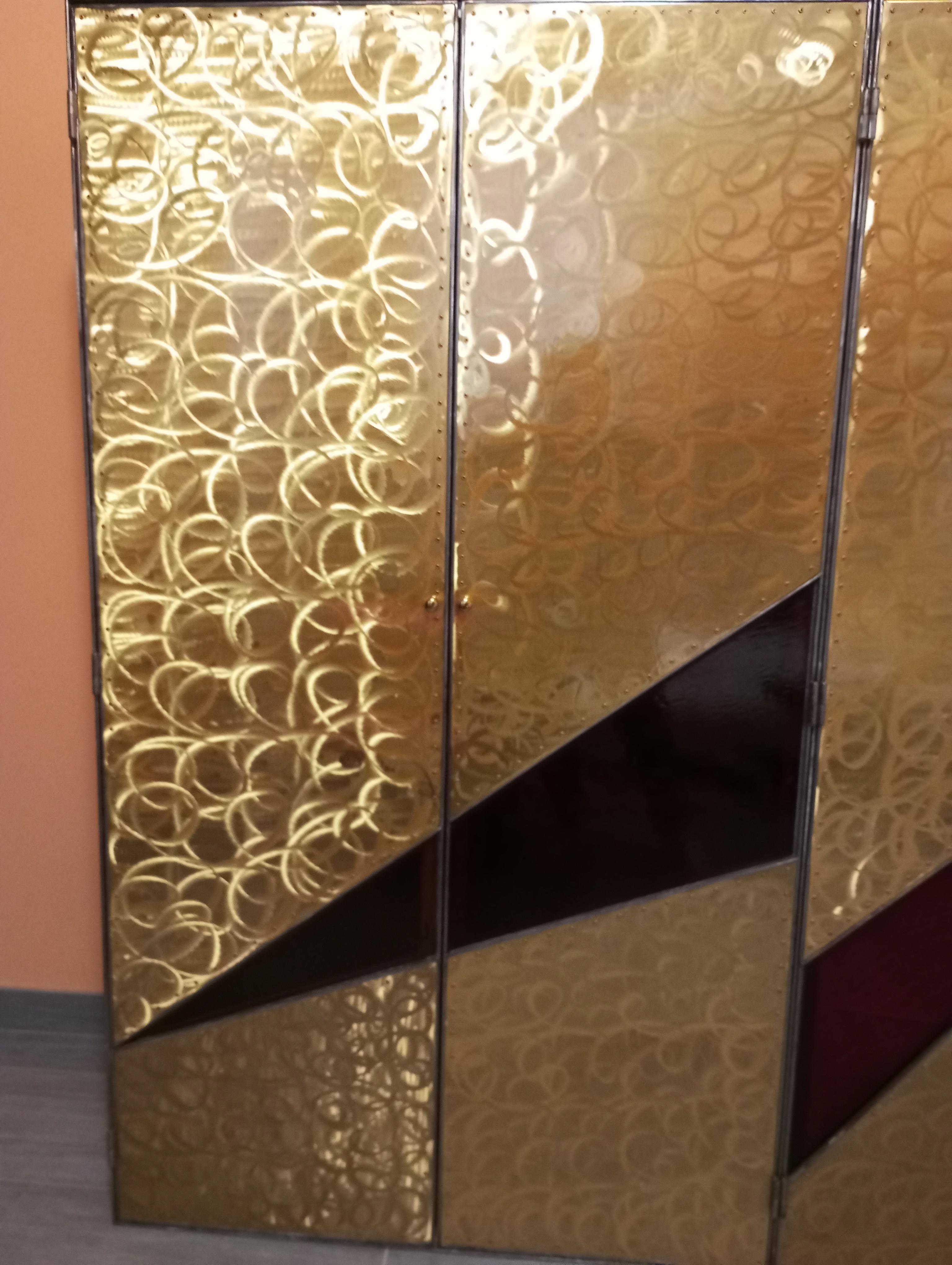 Four-door sculpture cabinet with glass shelves Italy 1970s/80s For Sale 8