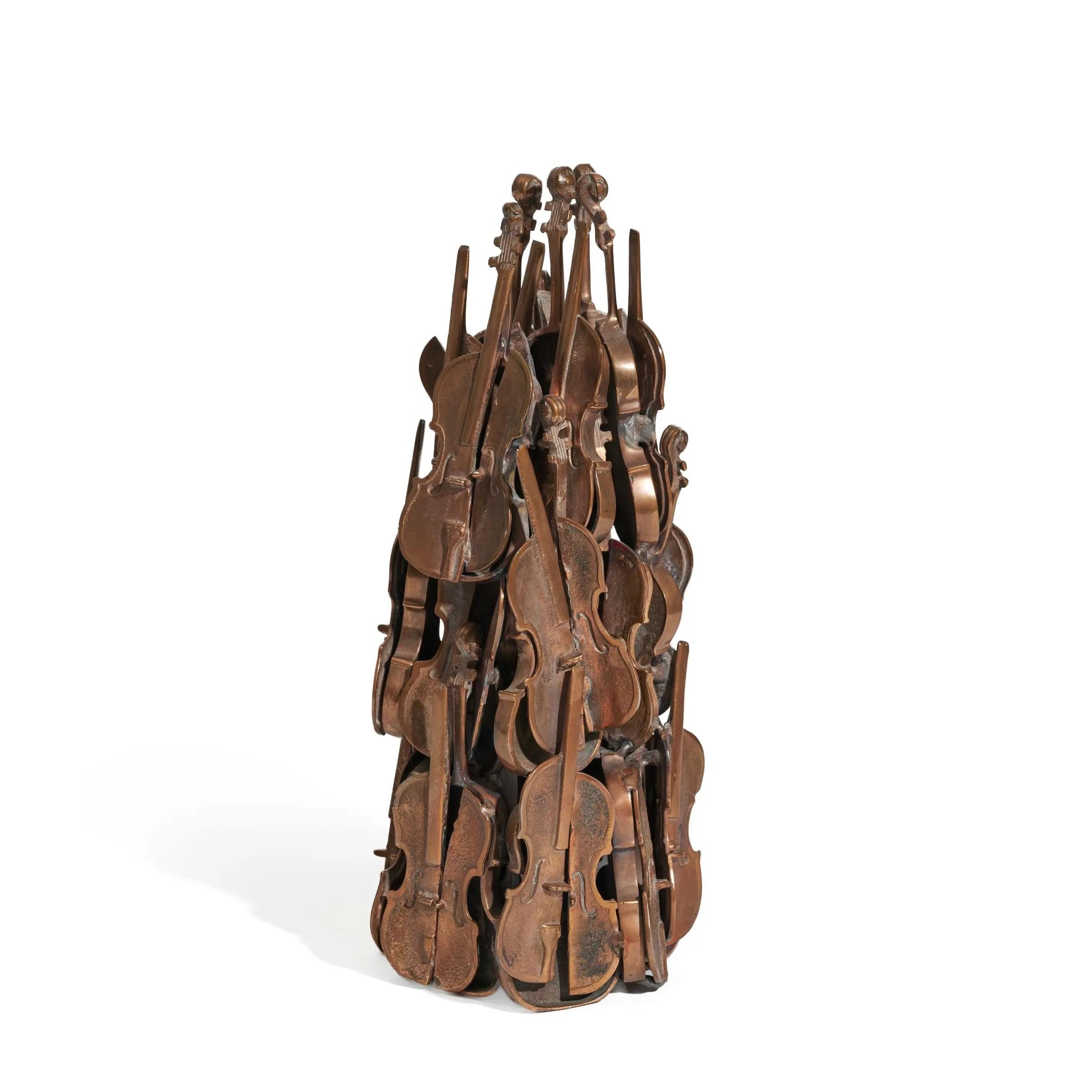 Grande Baroquial (Acropoli)
Armand Fernandez Arman, noto come ARMAN (1928-2005)

Scultura composta da un accumulo di frammenti di violoncello in miniatura, realizzata in bronzo dorato patinato.
Firmato 