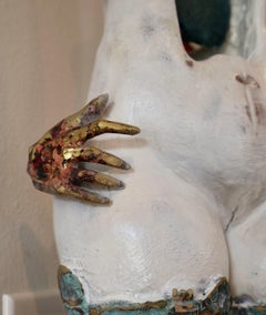 "Donna in blu" di ArmanH, 2025; 22" x 8" x 6" Bronzo figurativo, scultura in argilla