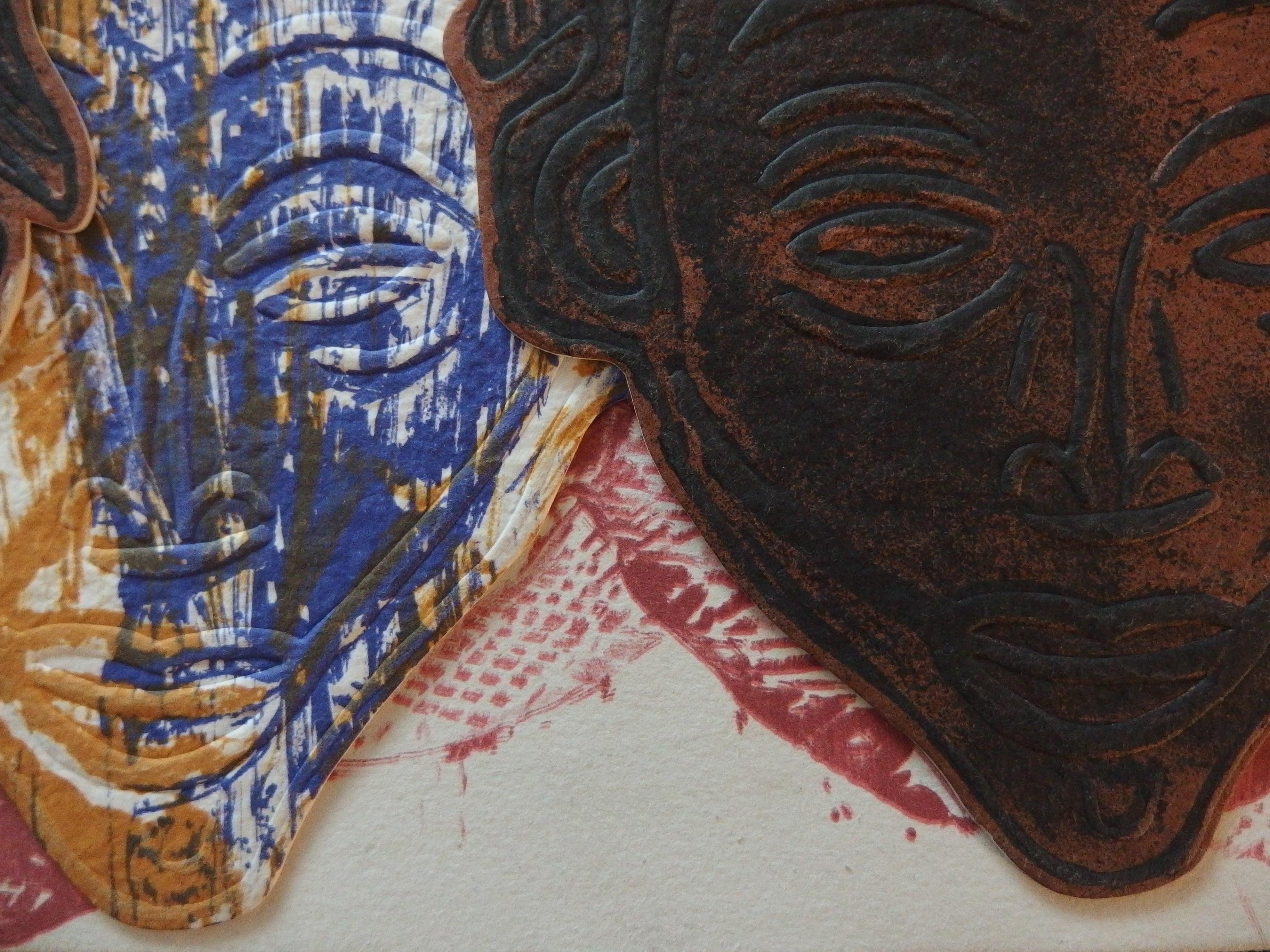 Accumulation de masques africains - Collage original signé à la main en vente 3