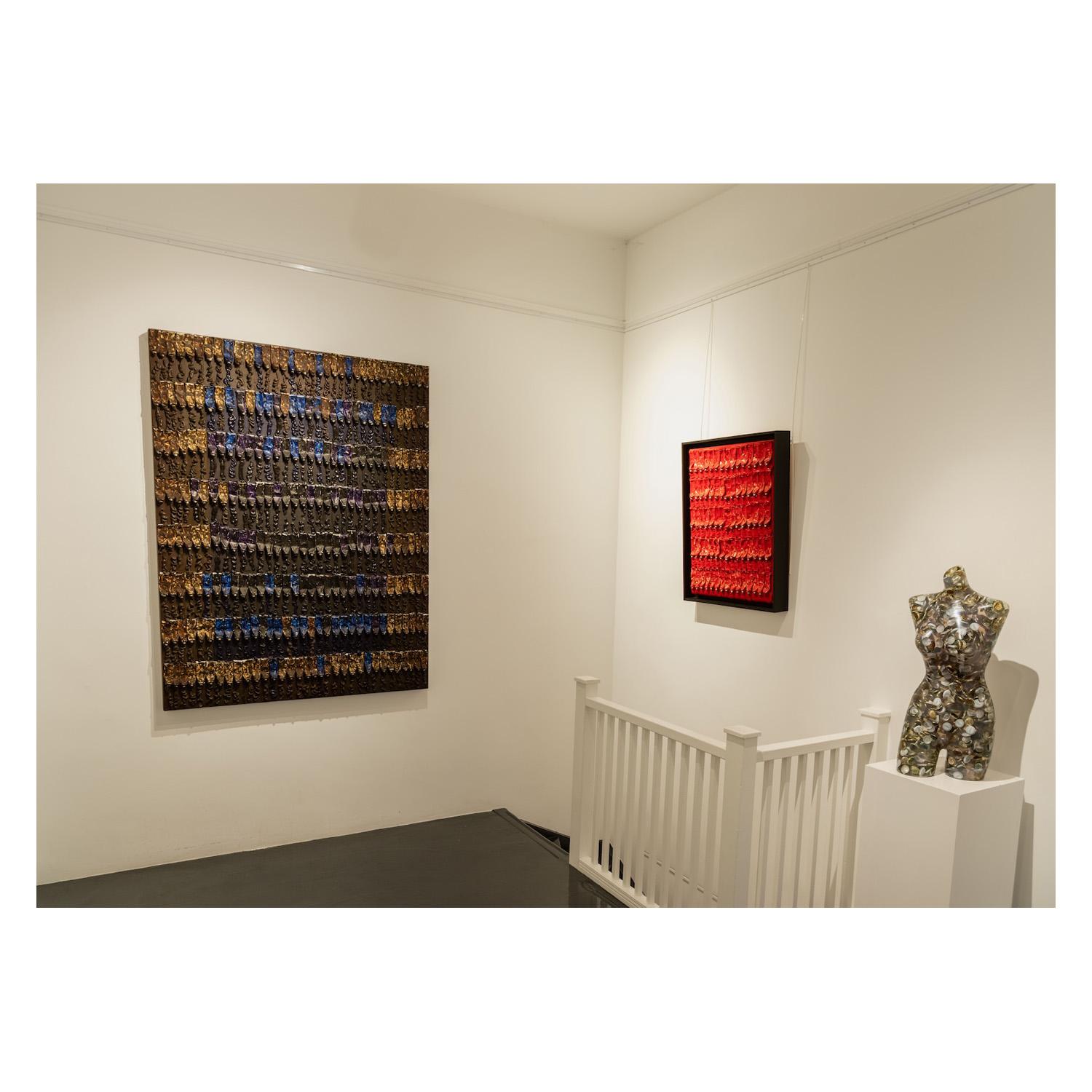 Opere d'arte uniche
Spedizione gratuita in tutto il mondo. 

Arman esplora la realtà. An He cerca di trasformare e sublimare gli artefatti in opere d'arte. Gli oggetti quotidiani diventano poesia per gli occhi. Forchette, scarpe da donna, carte di