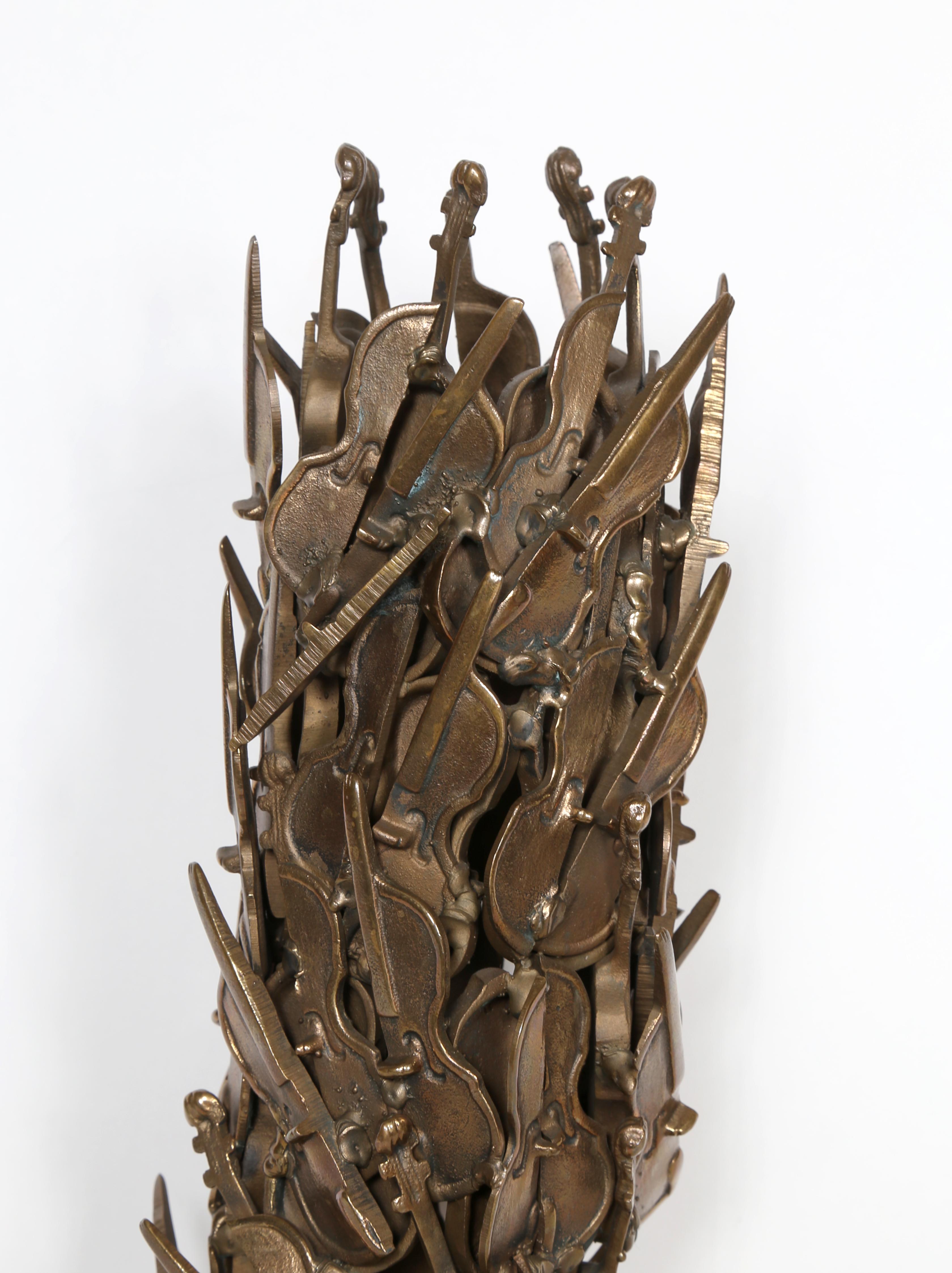 Accumulation de violons, sculpture en bronze - Sculpture de Arman