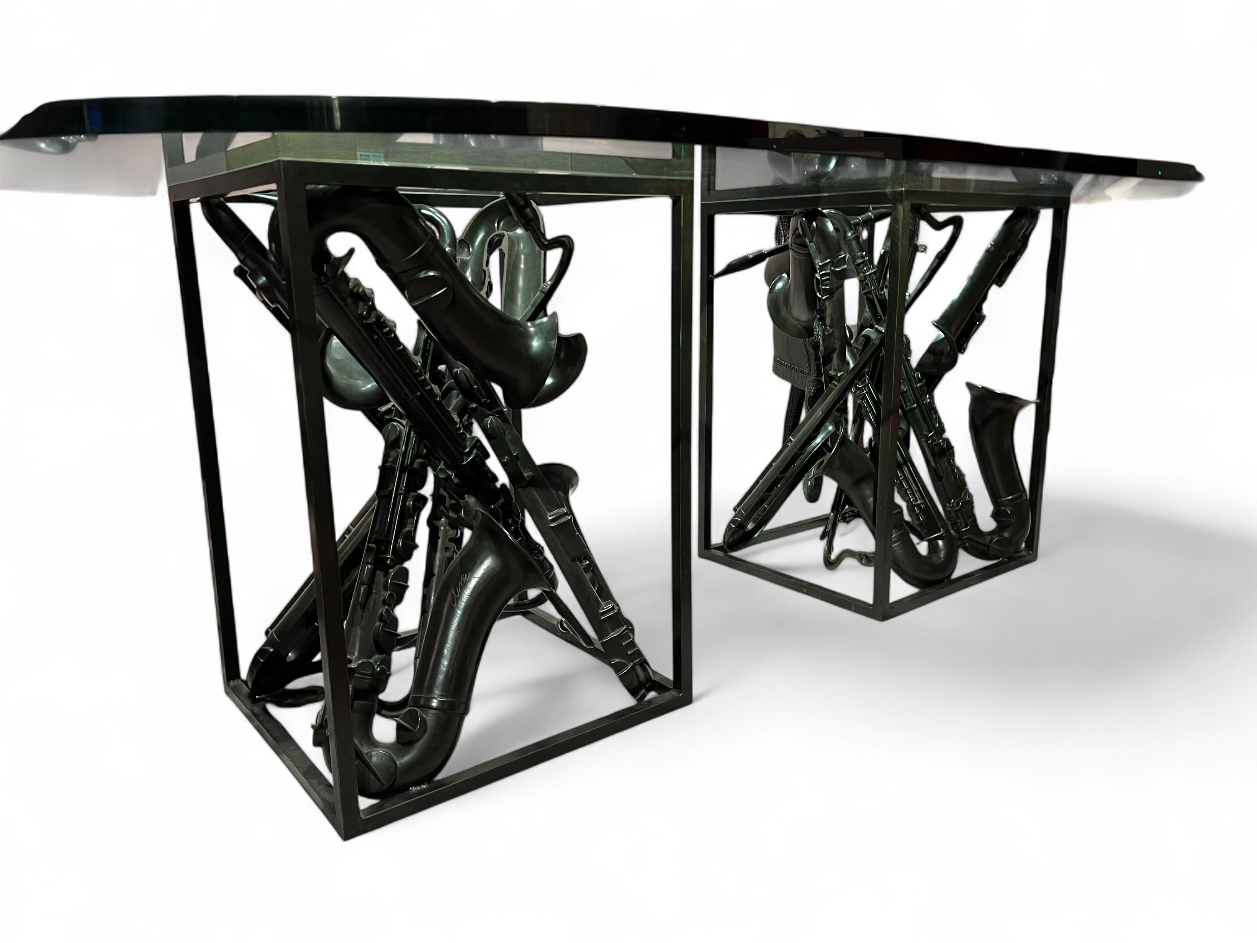 Arman (1928-2005) - Tavolo dei sassofoni, 1989 circa, coppia di sculture in bronzo in vendita 2