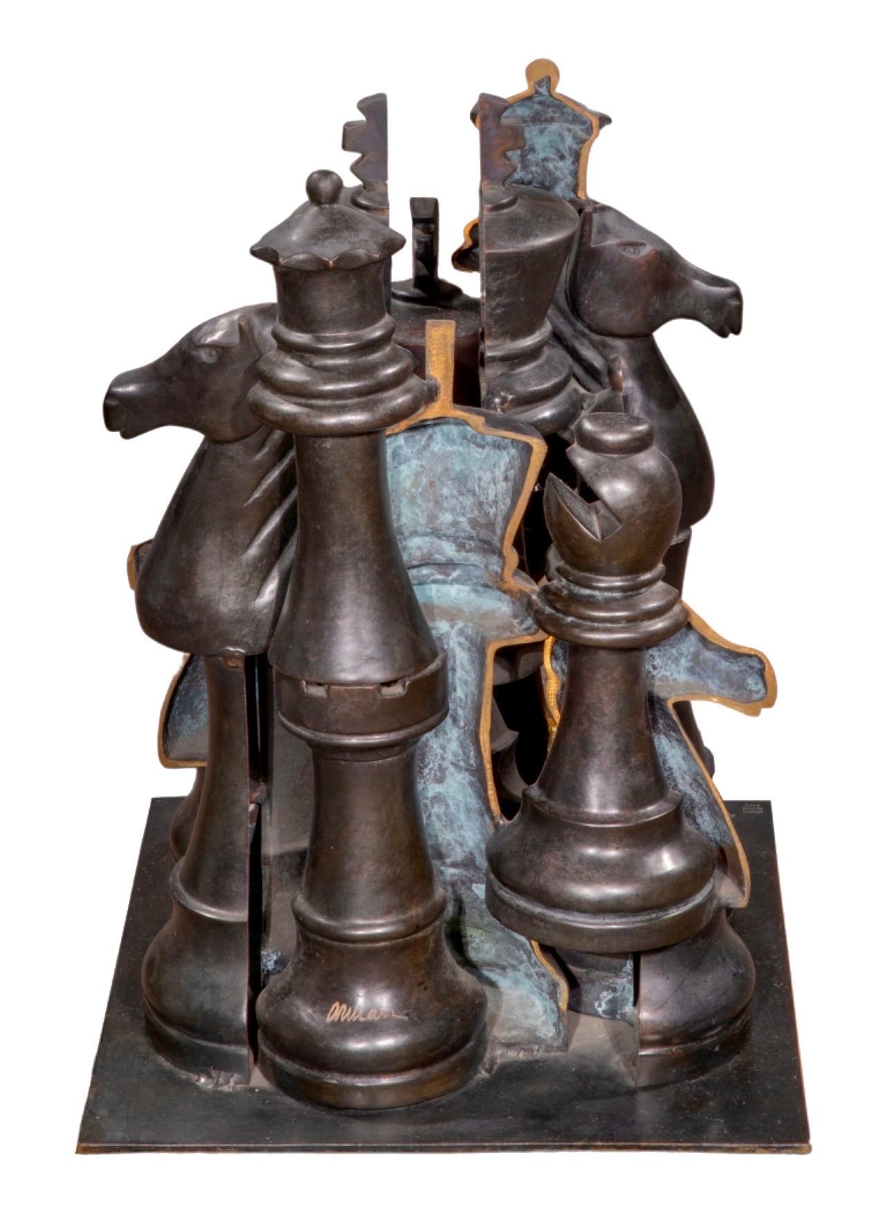 Arman, französischer Amerikaner (1928-2005)
Gambit  (Schachfiguren)
Bronzeguss-Skulptur mit Patina
Eingeschnittene Signatur am unteren Rand, 48/70 mit 
eingeprägte Gießereimarke "Bronze Romain & Fils".  
Abmessungen: (ungefähr) 17 X 13 X 12