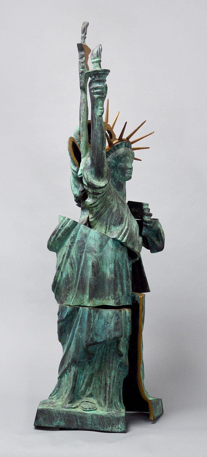 Freiheitsstatue – Sculpture von Arman