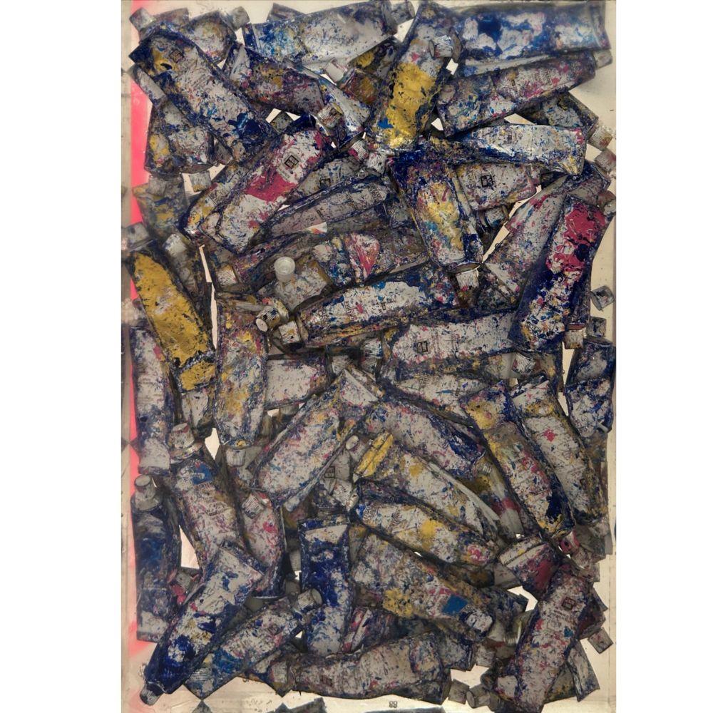 Stèle de tubes bleus