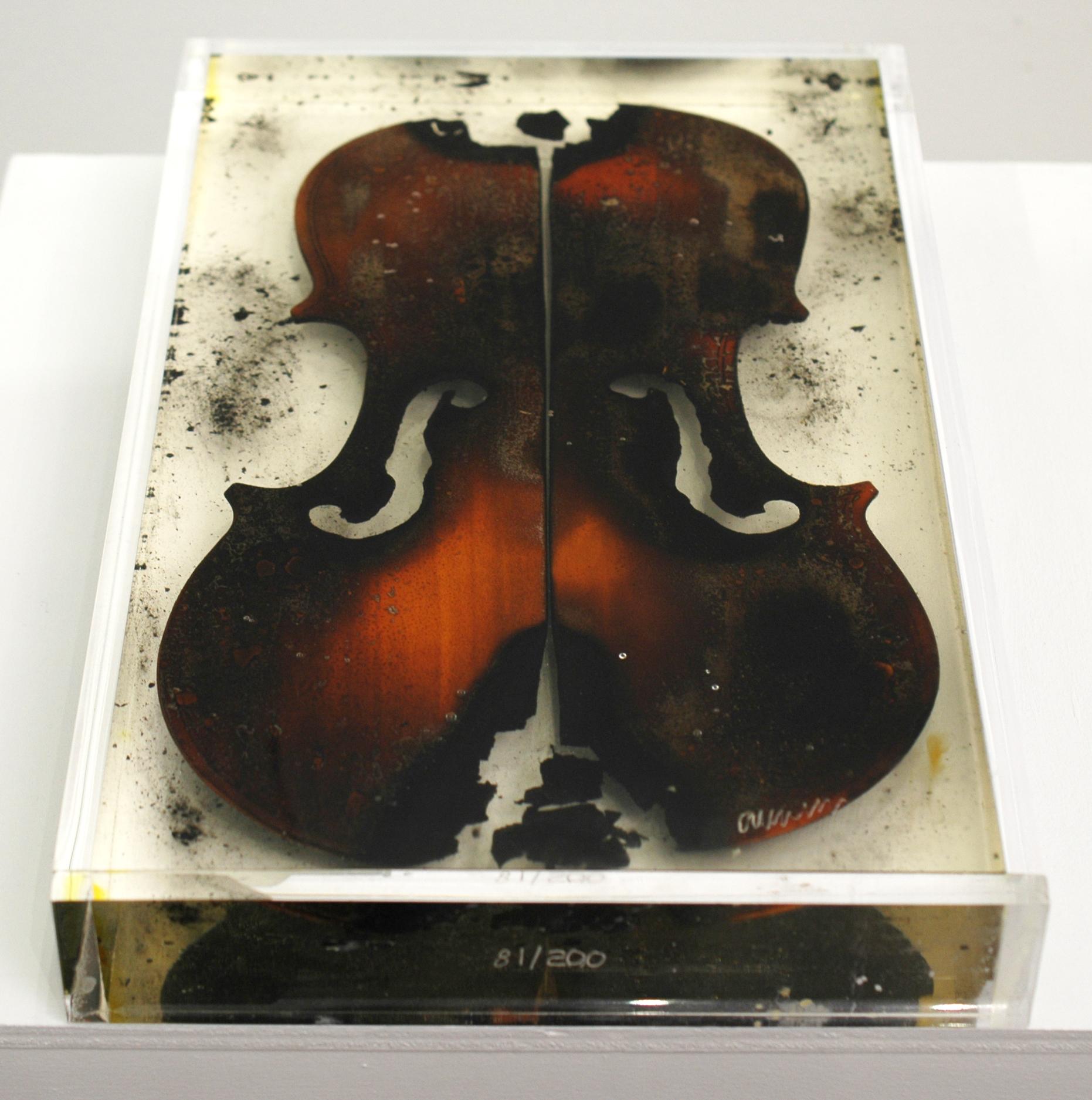 Le dernier violon - Moderne Sculpture par Arman