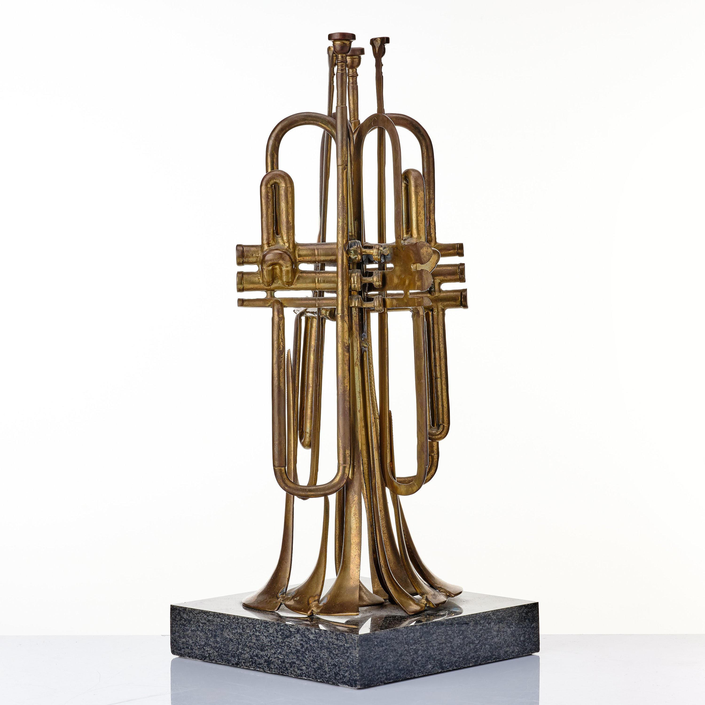 Schöne bemalte Bronze Trompettes Skulptur von der wichtigen Künstler - ARMAN.
signiert und nummeriert '99/100'
montiert auf Granitsockel (5 cm)  sehr schön und dekorativ.

Dieses Werk ist in den Arman Studio Archives New York unter der Nummer: APA#