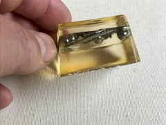 Pequeño objeto de arte de resina Armand Fernandez - Galerie Lawrence