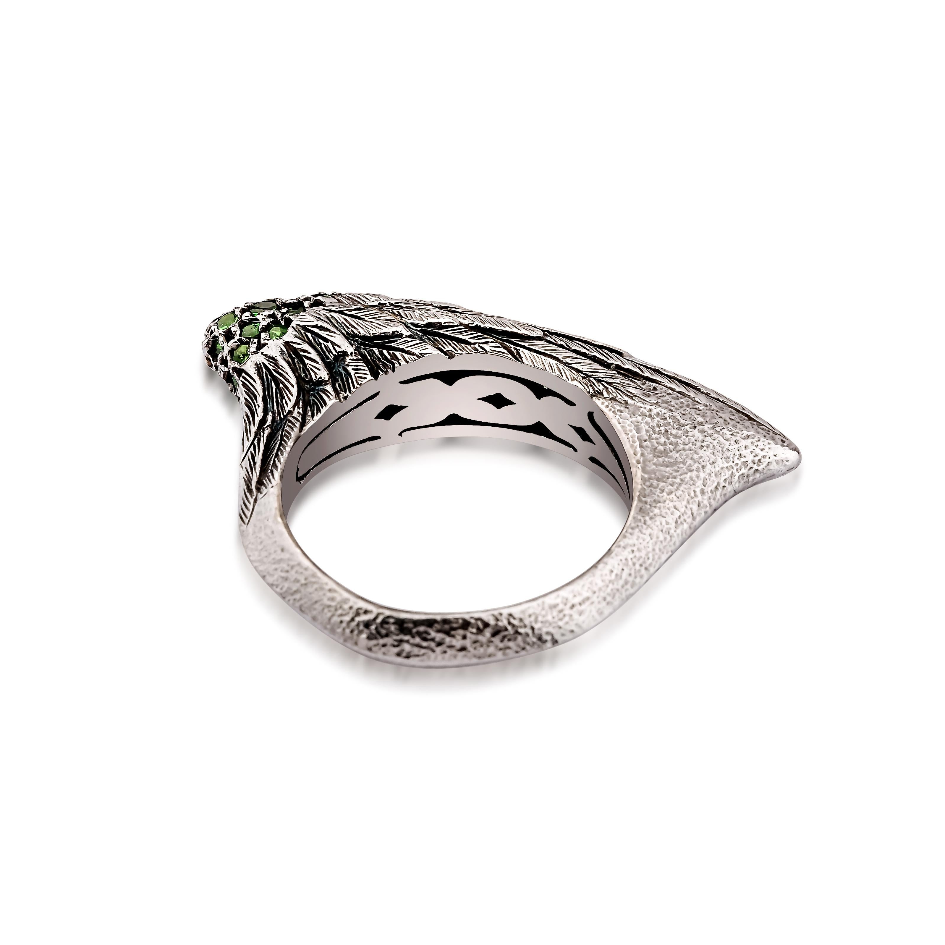 Taglio brillante Anello in argento con tzavorite, zaffiro blu e verde chiaro di Arman Suciyan in vendita