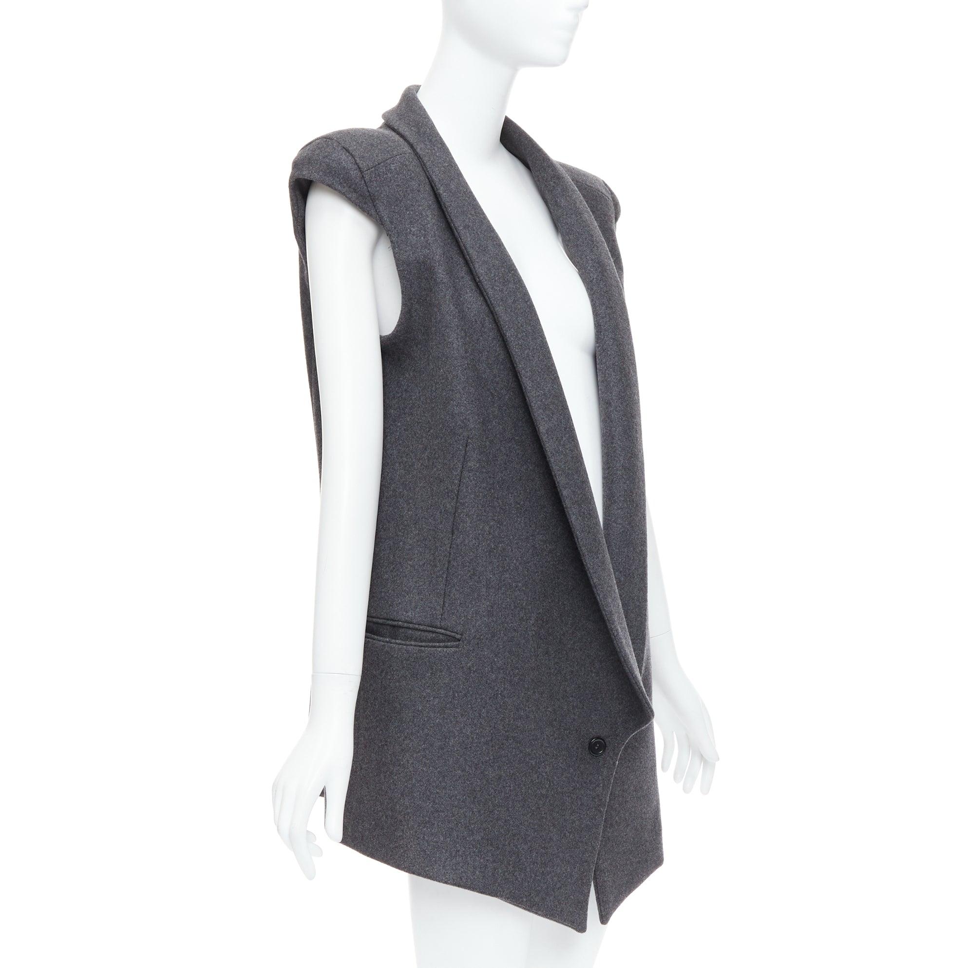 ARMAND BASI ONE manteau gilet sans manches à col plongeant en laine grise à épaules paddées FR36 S
Référence : ALCU/A00016
Marque : Armand Basi One
MATERIAL : Semblable à de la laine
Couleur : Gris
Motif : Solide
Fermeture : bouton
Doublure : Tissu